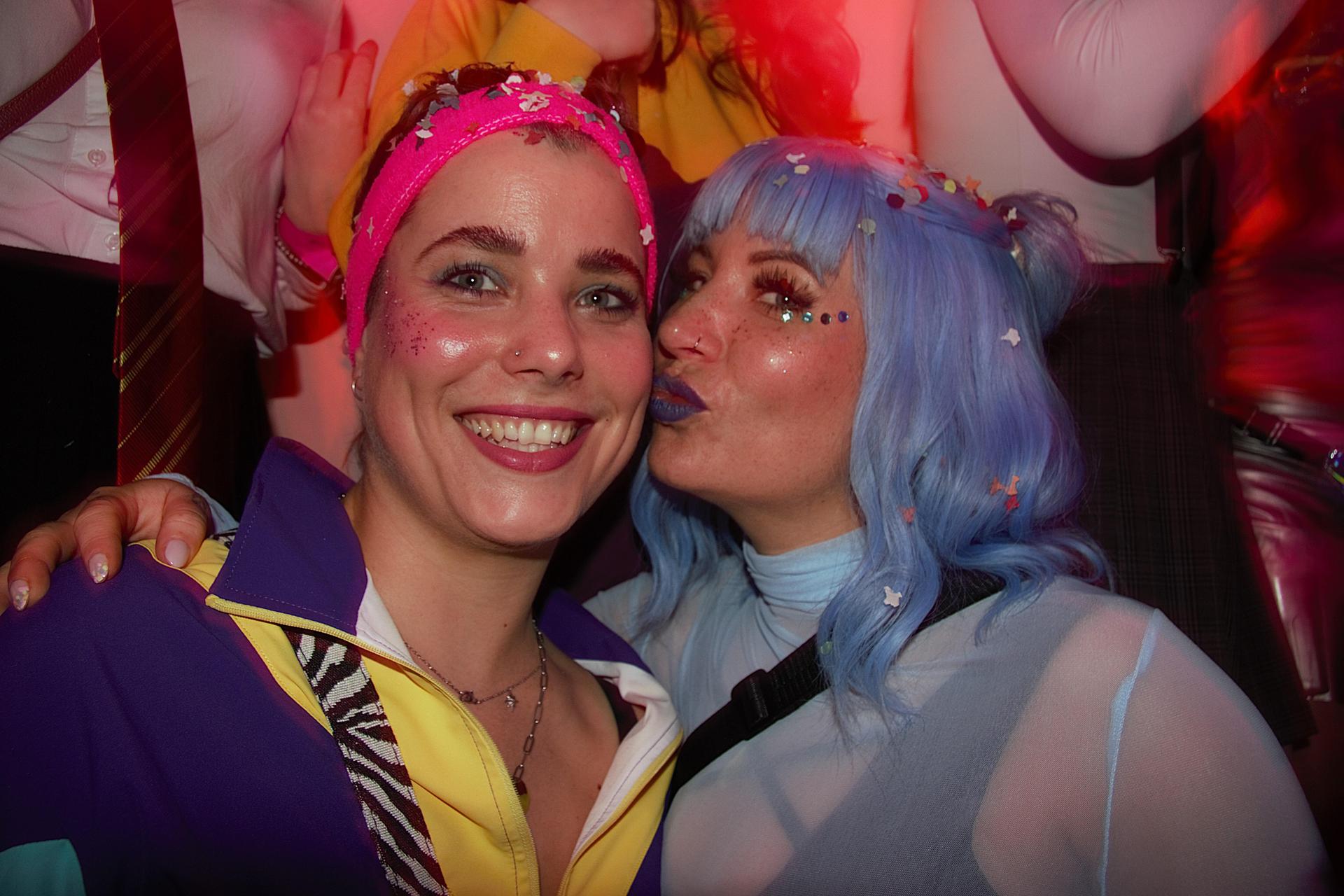 Zur Konfettiparty im Colomba war ordentlich Faschingslaune angesagt. (Bild: Marlin Nixdorf)