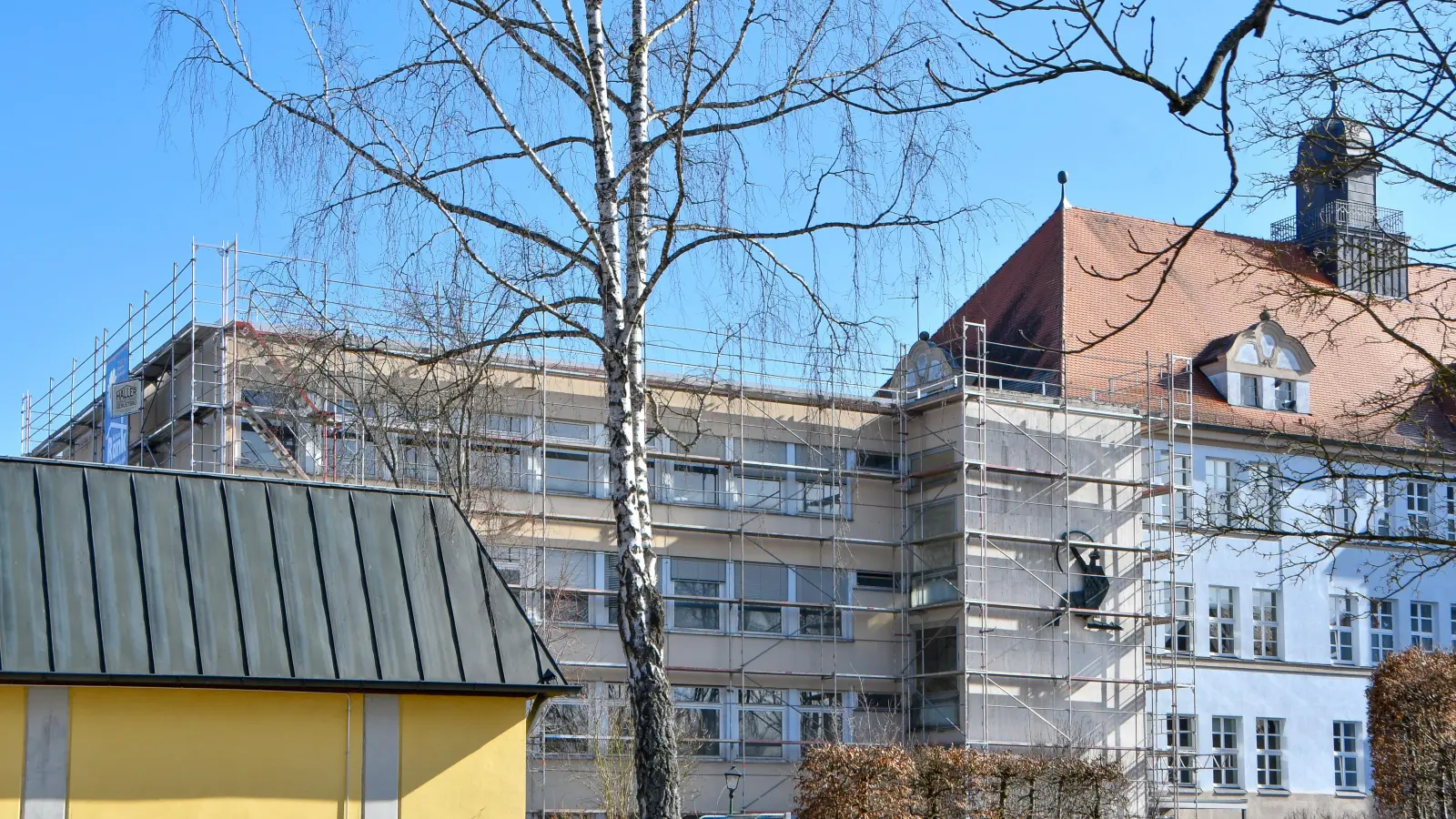 Nach einer Faschingsparty haben Unbekannte im Erasmus-Gymnasium Amberg gewütet. (Bild: Petra Hartl)