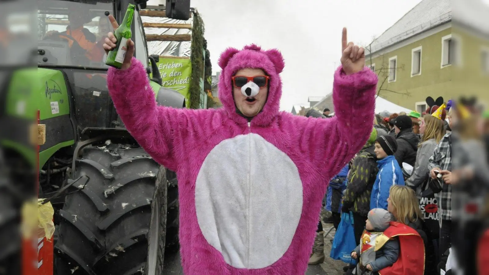 Beim Faschingsumzug in Freudenberg trefft ihr den ein oder anderen Glückbärchi. (Bild: Petra Hartl)