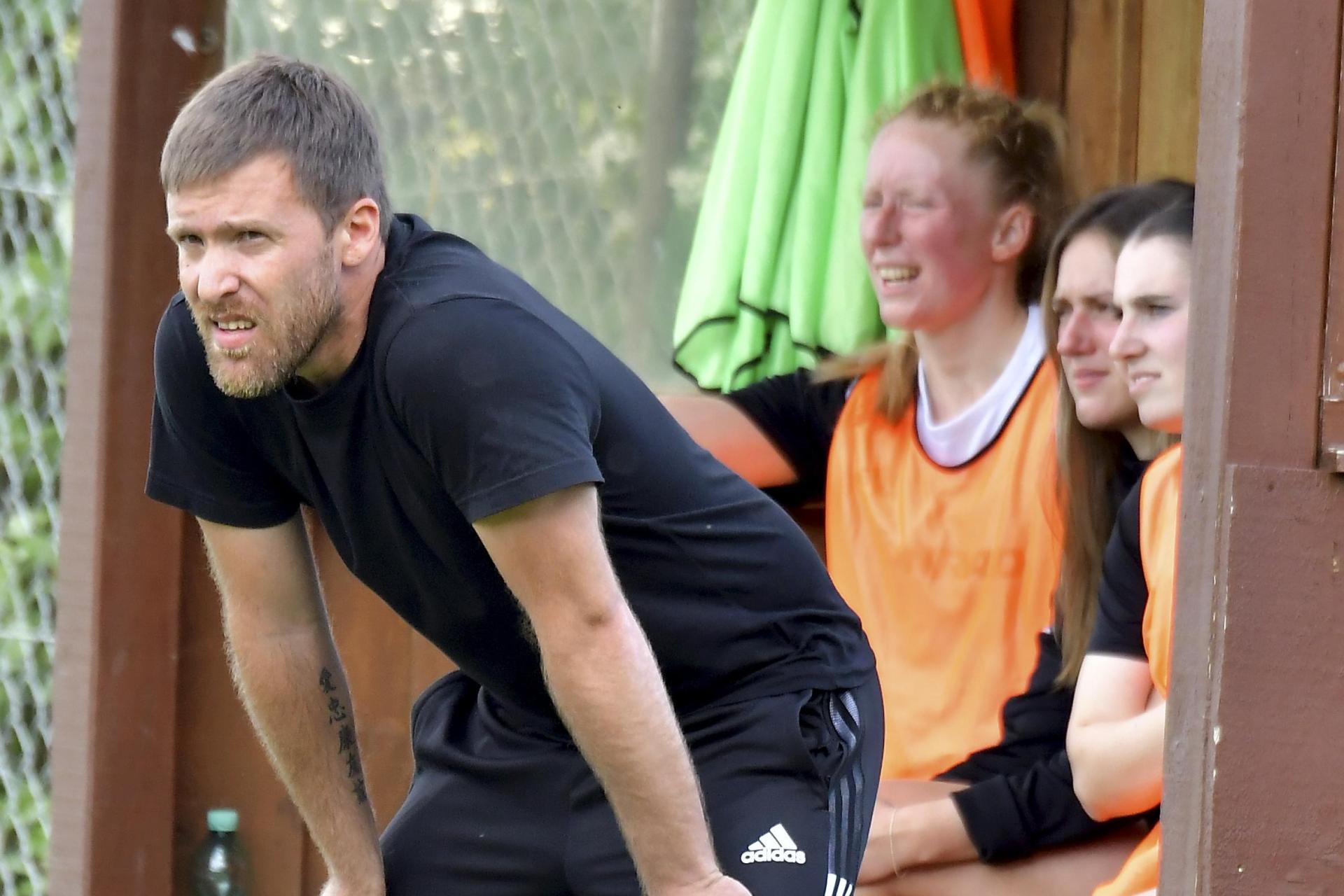 Theuerns Trainer Simon Eisinger kennt den Gegner vom Samstag bestens. (Archivbild: Hubert Ziegler)