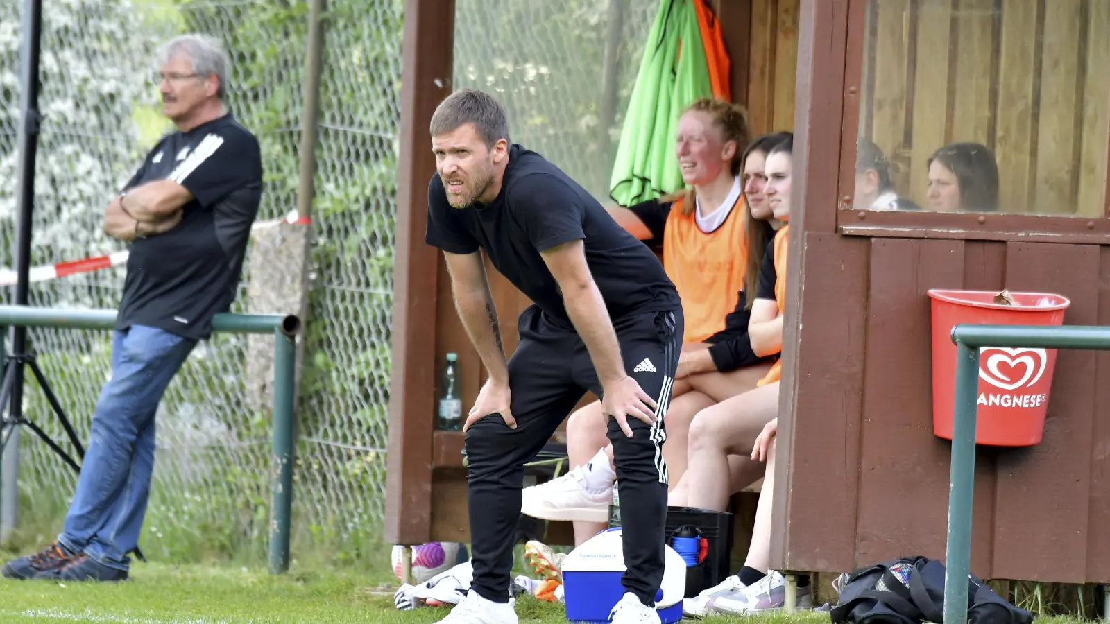 Theuerns Trainer Simon Eisinger kennt den Gegner vom Samstag bestens. (Archivbild: Hubert Ziegler)