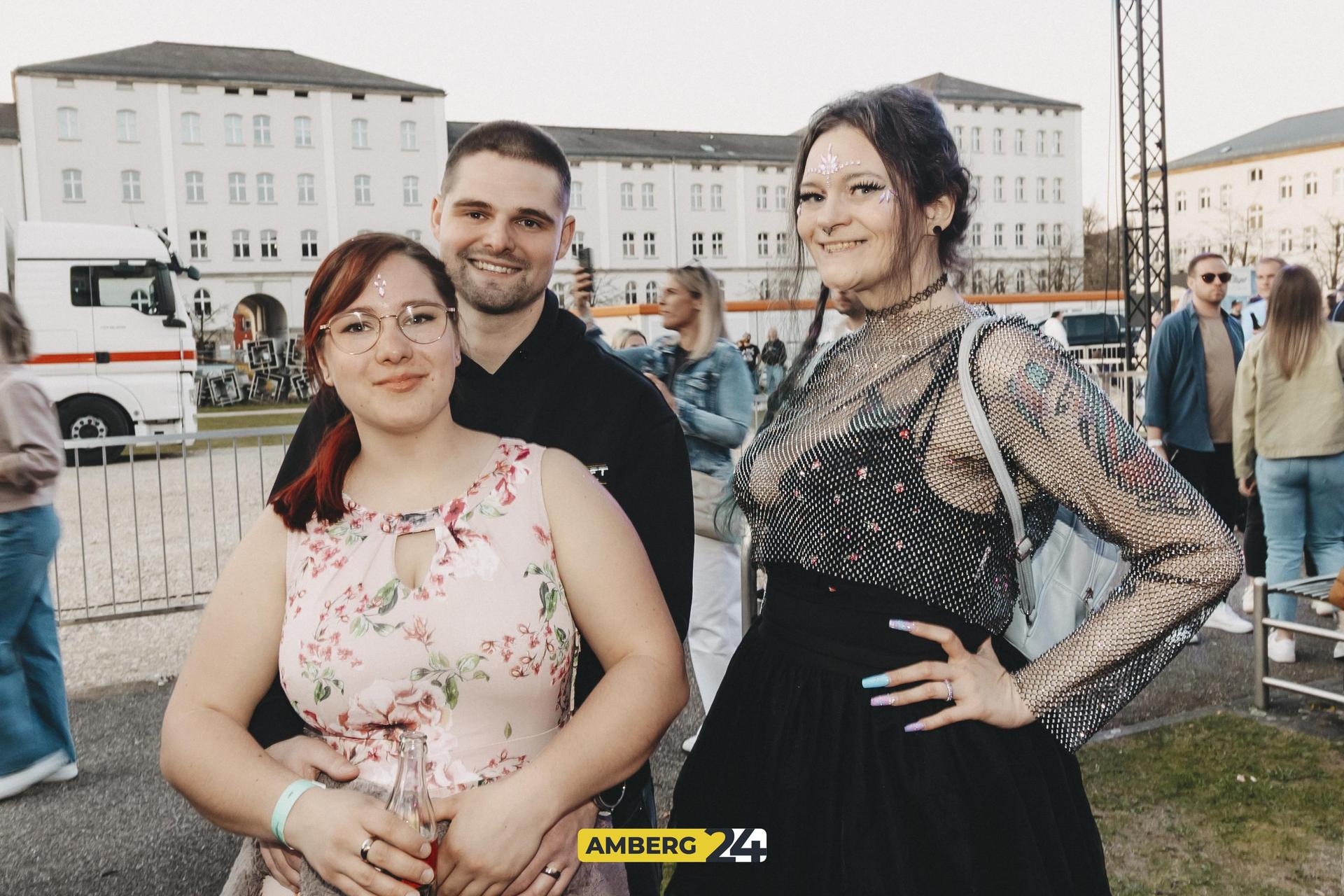 Das erste Mal fand in Amberg das Kirschblütenfestival statt. Der Campus der Amberger OTH verwandelte sich in ein pinkes Paradies. Lolo war für euch vor Ort.  (Bild: Lolografie)