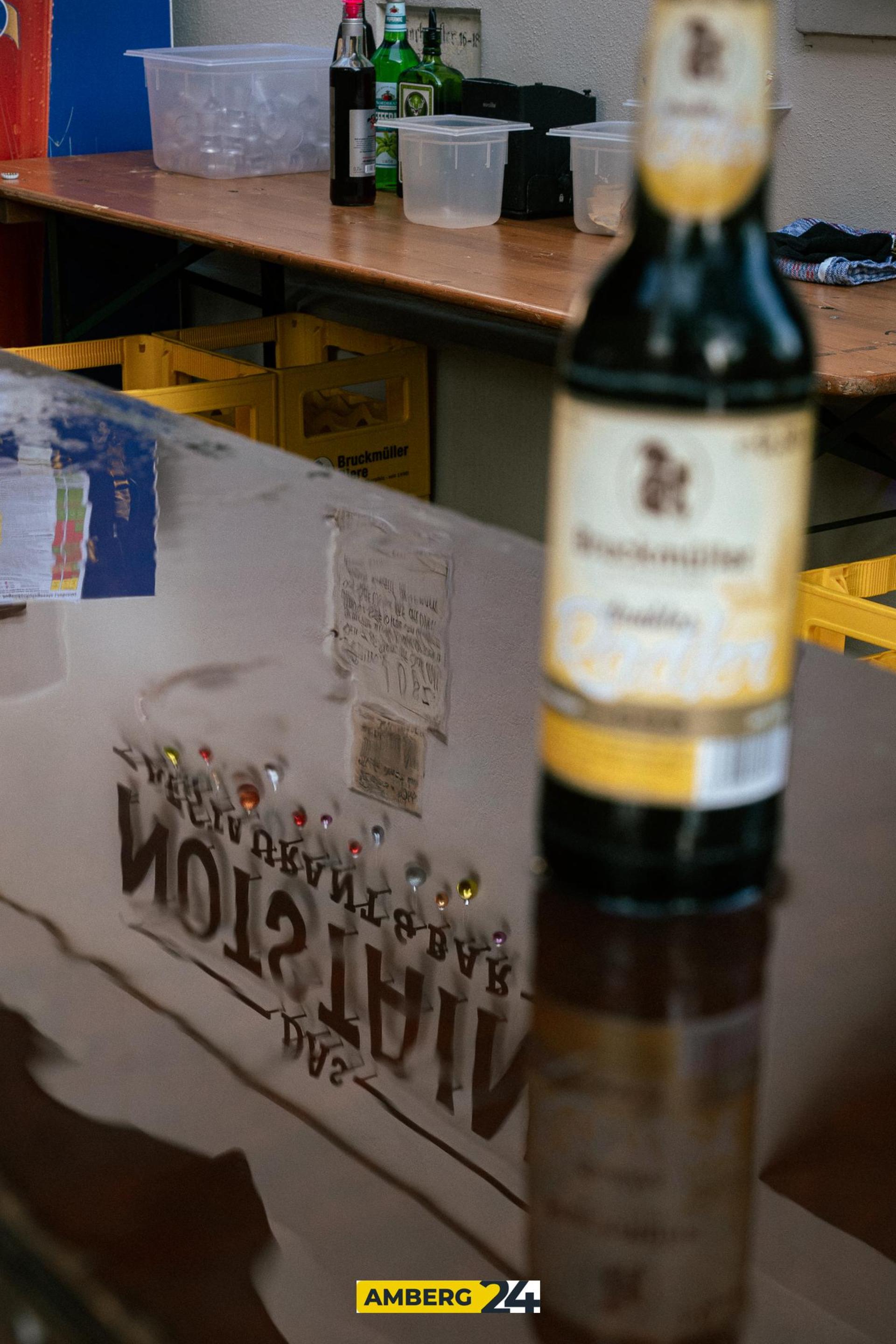 Tanzen und Trinken direkt an der Vils konntet ihr am Notstain! (Bild: David Mueller)
