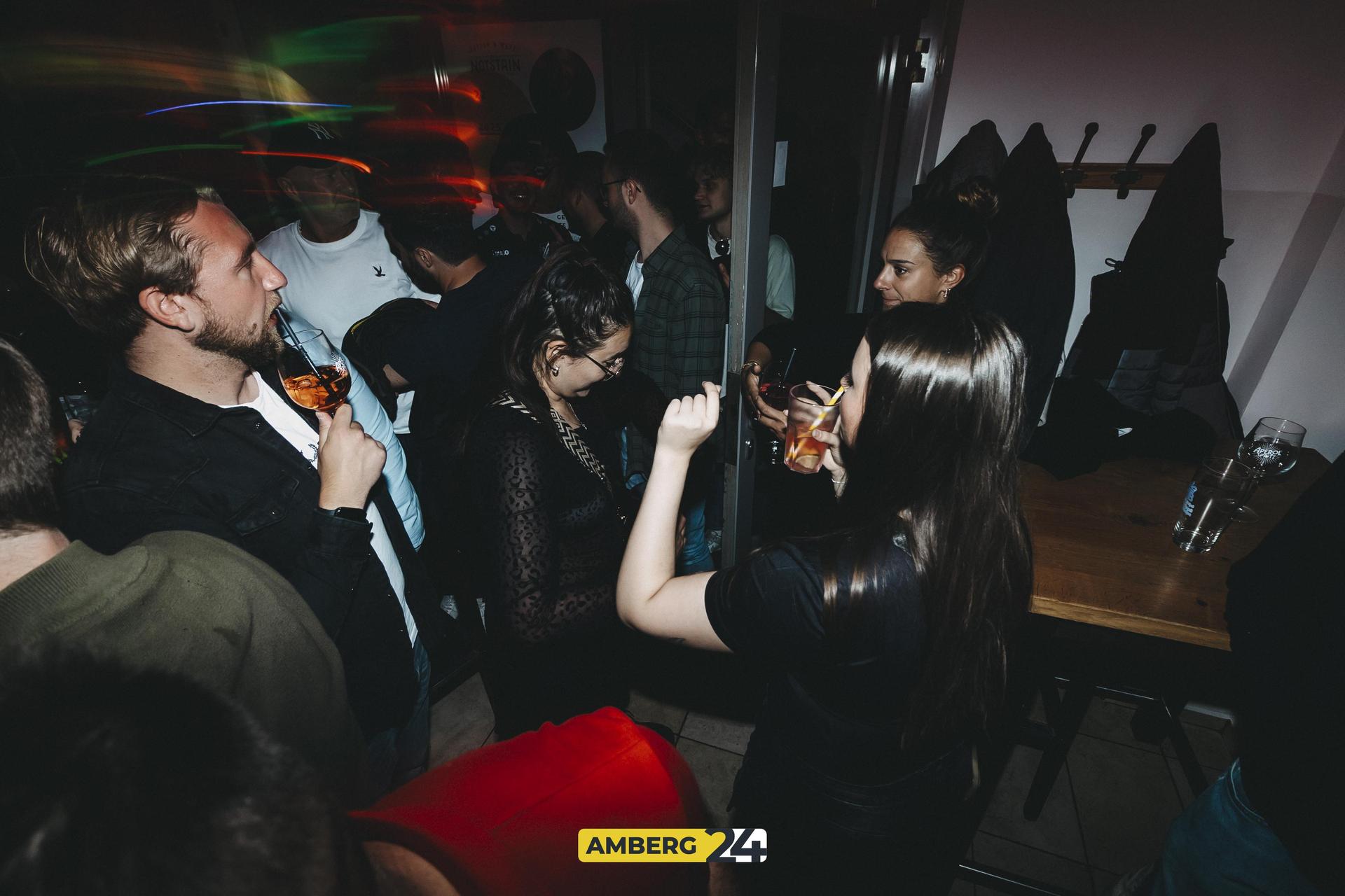 Im Colomba gab es am Samstag wieder etwas zu feiern. Die Club Rotation brachte die besten Hits seit den 90ern in die Bar. (Bild: Lolografie)