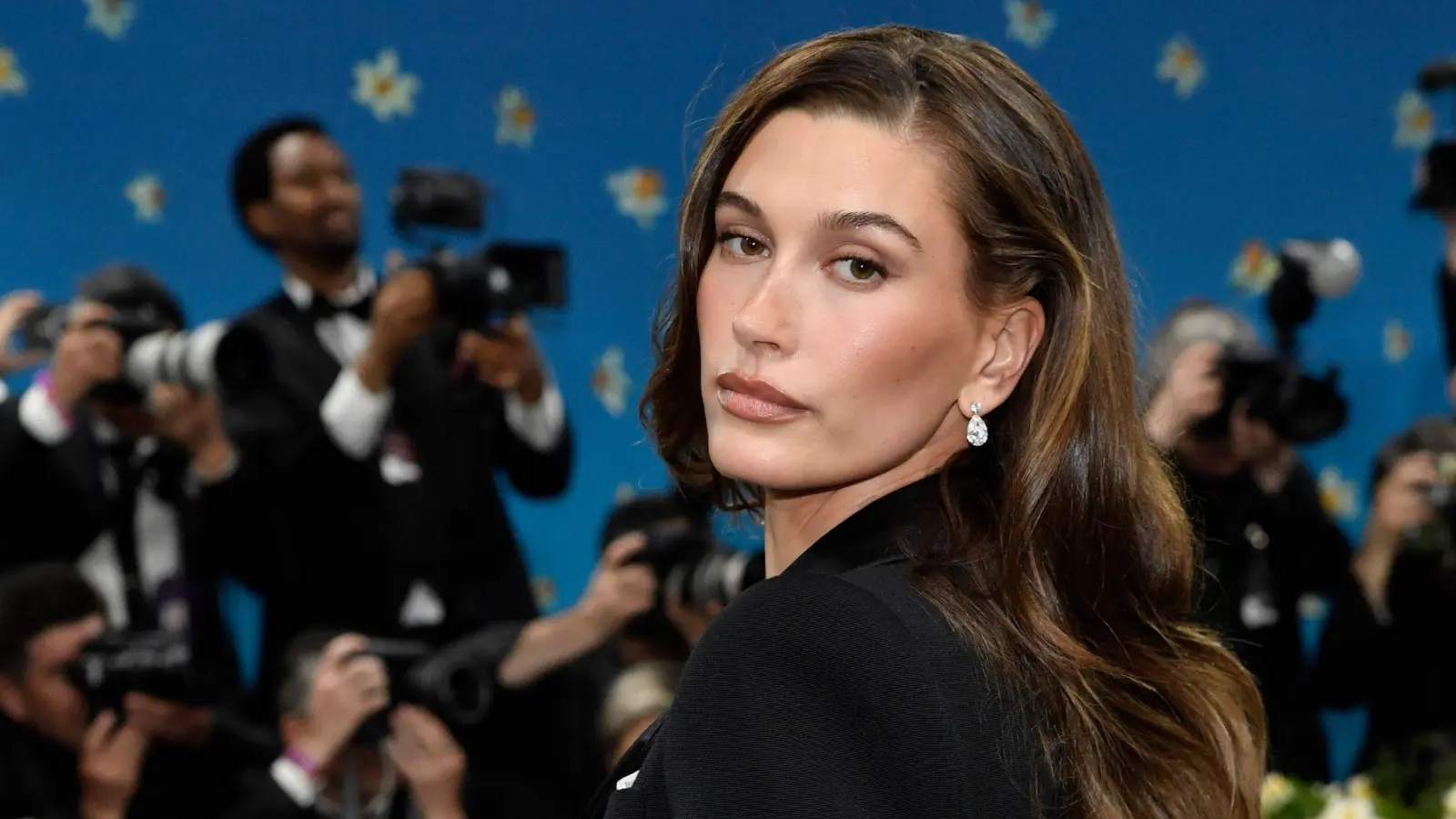 Hailey Bieber ist seit 2018 mit dem kanadischen Sänger Justin Bieber zusammen. (Archivbild) (Bild: Evan Agostini/Invision/AP/dpa)