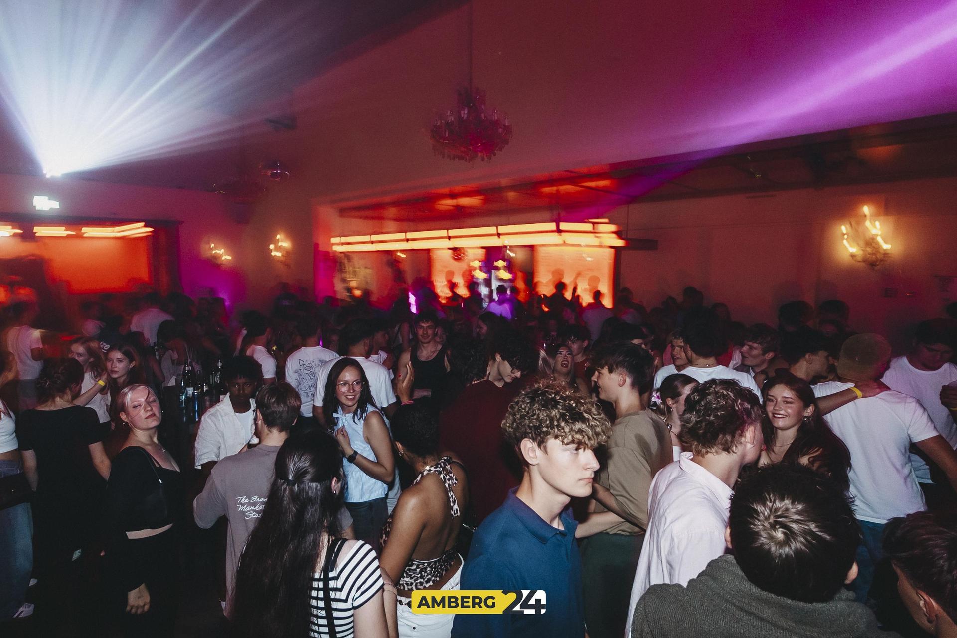 Die Bilder von der School is Over-Party im Casino (Bild: Lolografie)