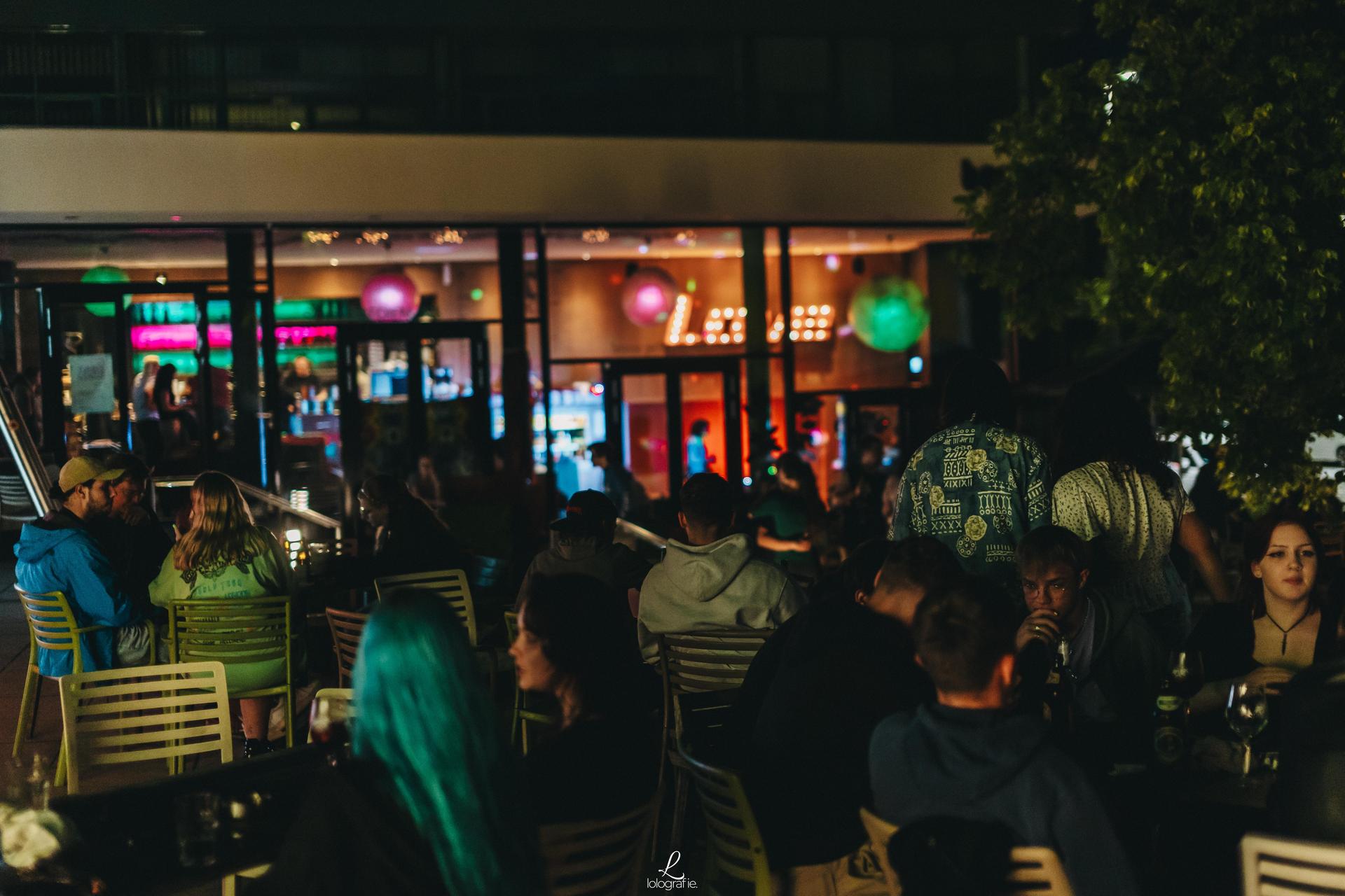 Die Bilder von der Afterparty des CSD&#39;s in Amberg 2023 aus dem Beanery.  (Bild: Leonie Hartung)