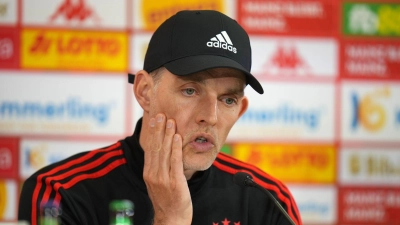 Der Münchner Trainer Thomas Tuchel spricht während einer Pressekonferenz. (Bild: Thomas Frey/dpa/Archivbild)