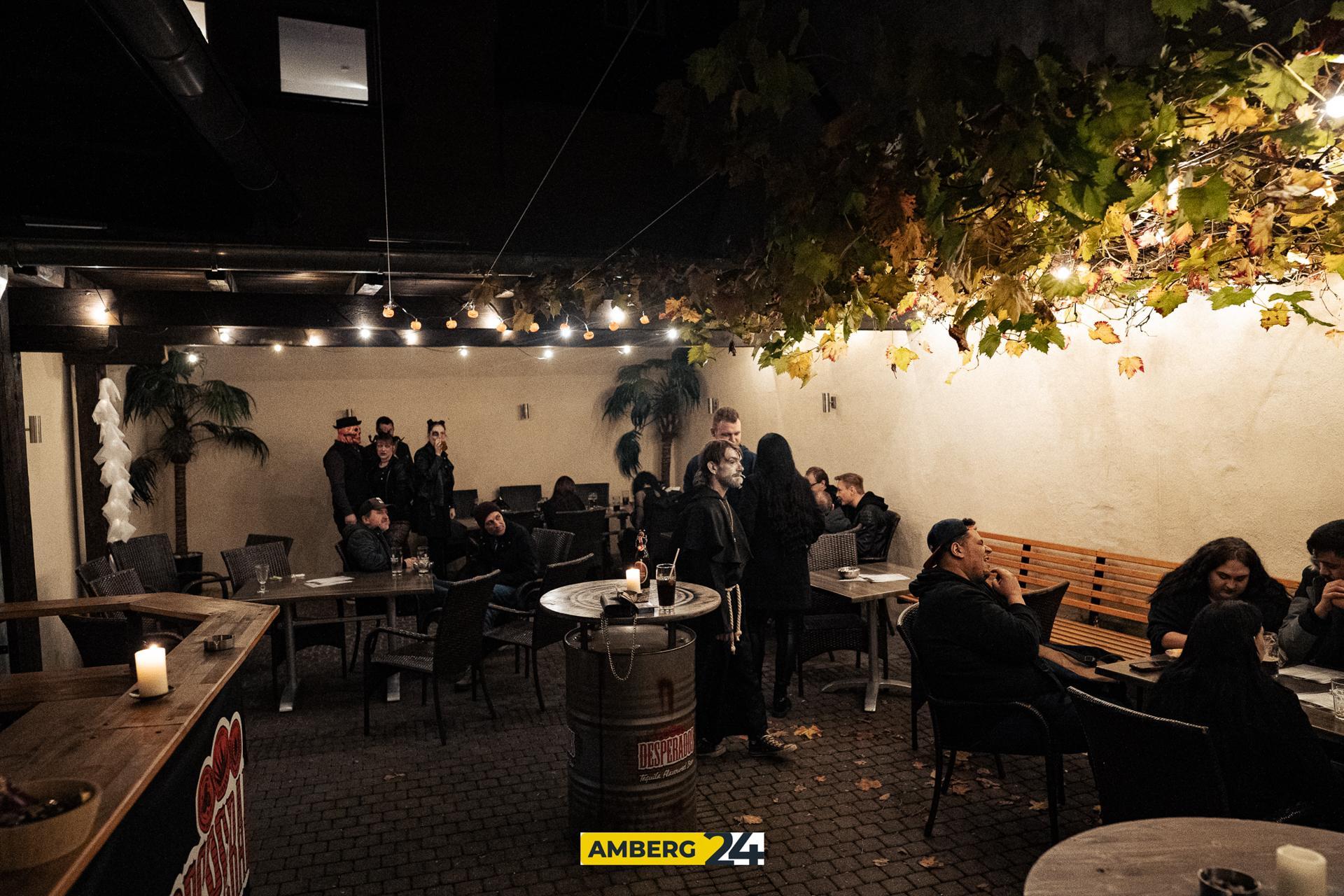 Sweets, Drinks und Metal. Im Void gab's zu Halloween unter anderem einen Kostümwettbewerb. (Bild: Justus Gregor)