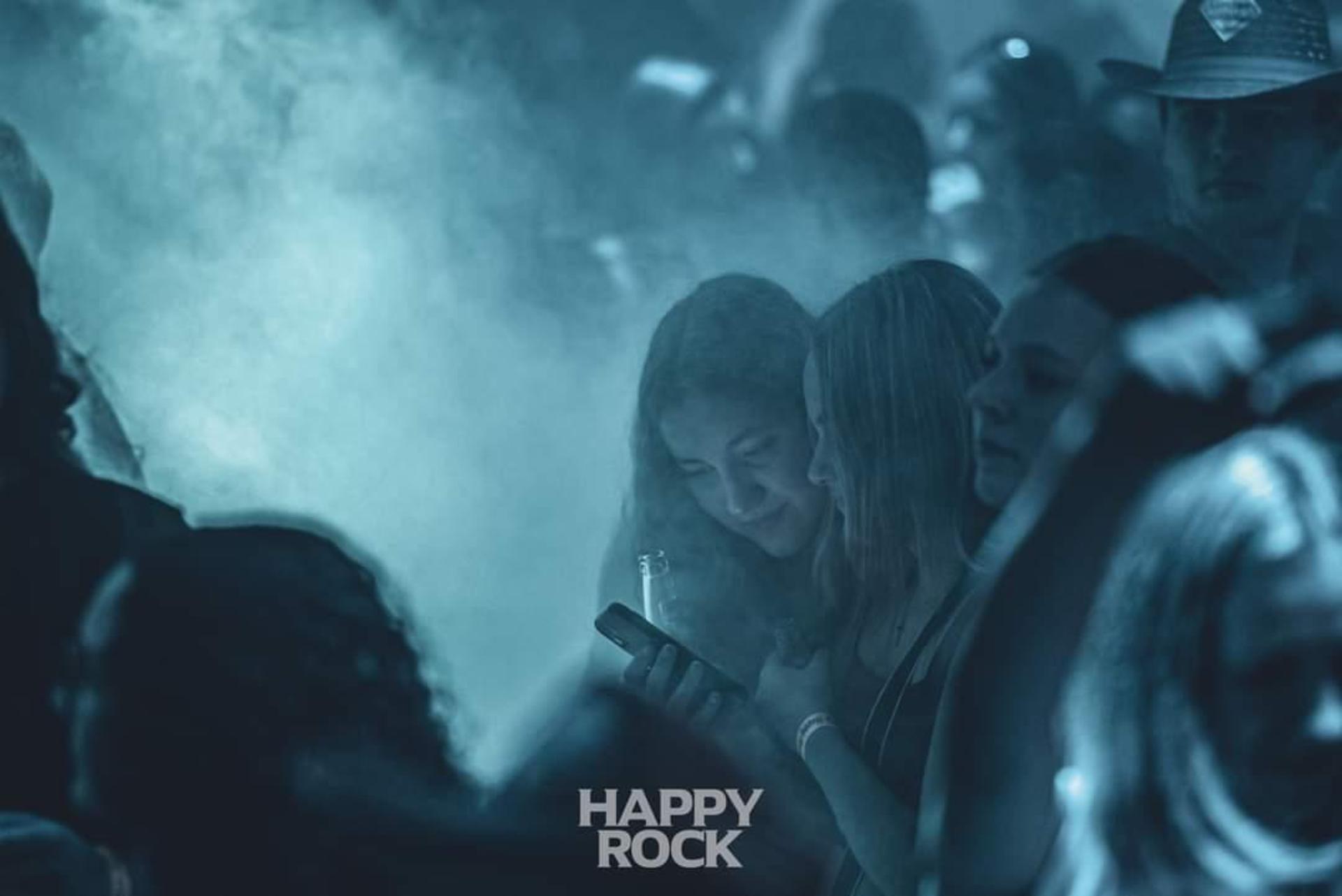 Kinkerlitzchen im Happy Rock. Feiern ab 16 bis die Wolken wieder lila sind dank Muttizettel! (Bild: Martin Sponsel)