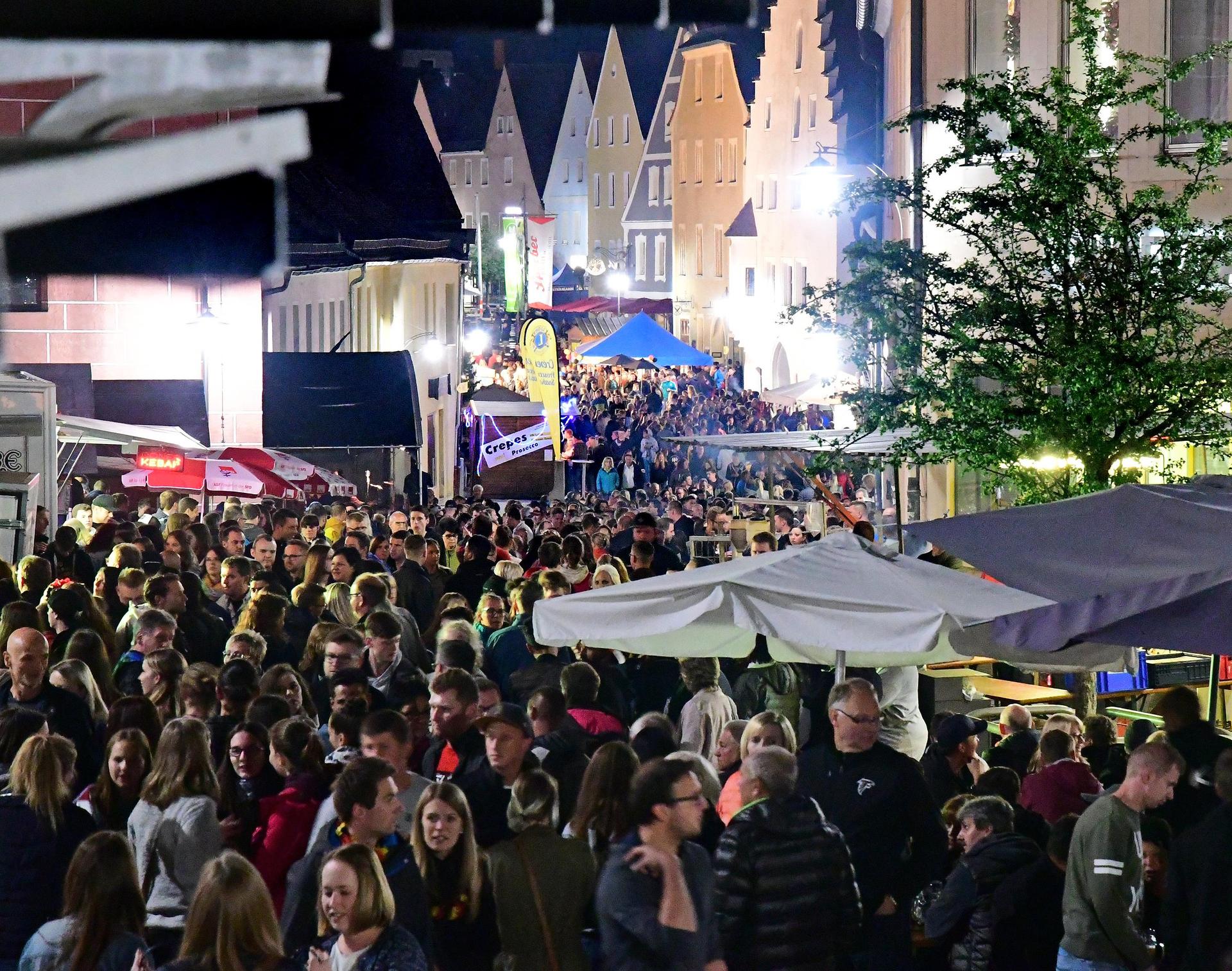 Das war das Altstadtfest in Sulzbach-Rosenberg in den vergangenen Jahren. Auch heuer wird wieder enorm viel los sein. (Archivbild: Petra Hartl)