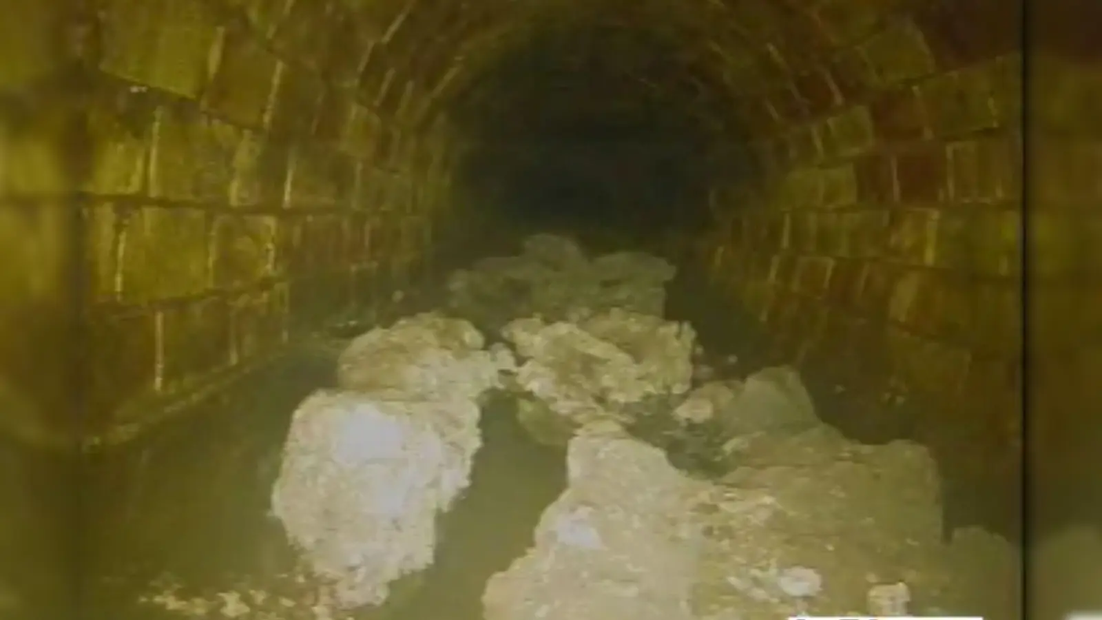 Ekliger Fund: Im Londoner Kanalsystem wurde ein riesiger Fettklumpen entdeckt. (Bild: Thames Water/Press Association/dpa)