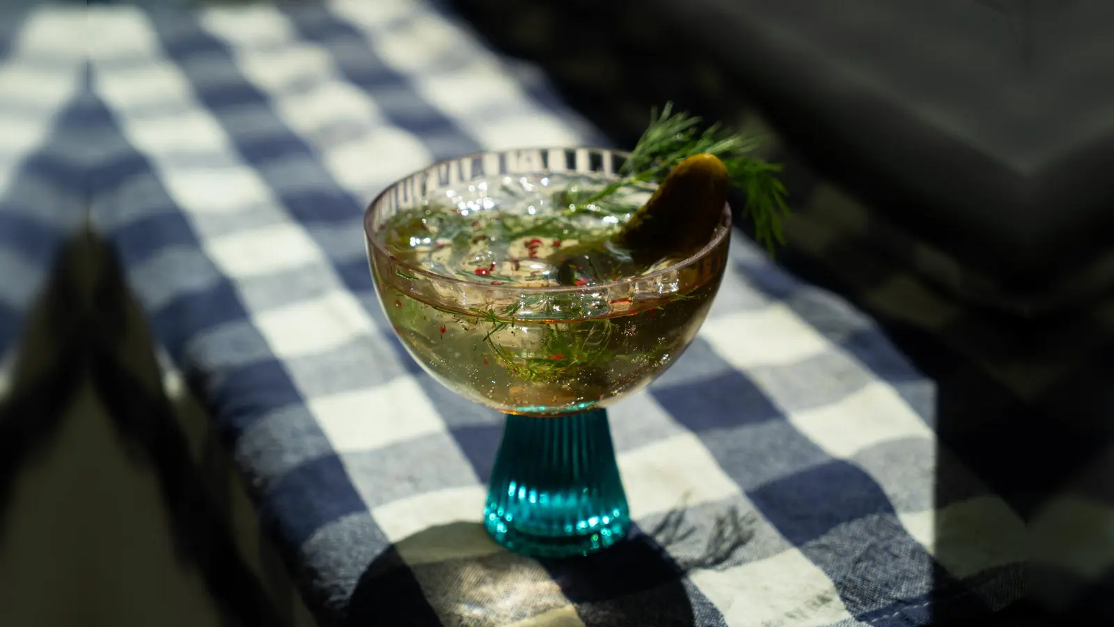 Wie hübsch er aussieht, der Pickle Gin and Tonic. (Bild: knz)