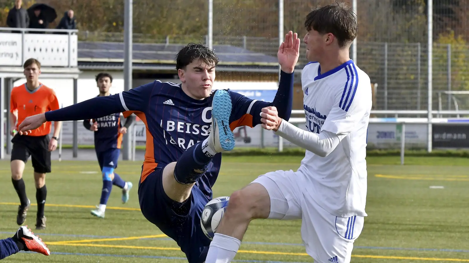 Florian Ottmann (rechts/Szene aus dem Spiel gegen Fürth) war beim 3:3 gegen den TSV Aubstadt zweifacher Torschütze. (Archivbild: Hubert Ziegler)