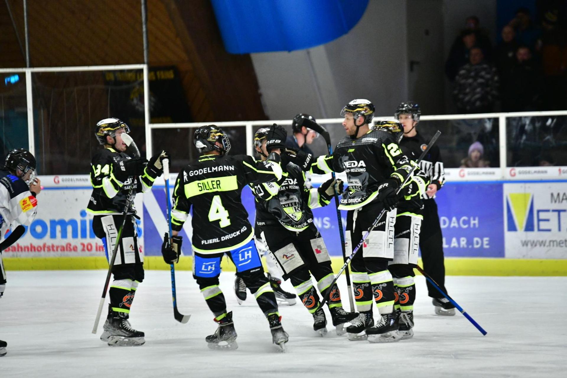 Der ERSC Amberg muss sich dem HC Landsberg mit 2:3 geschlagen geben. (Bild: A.& J. Pastuska)