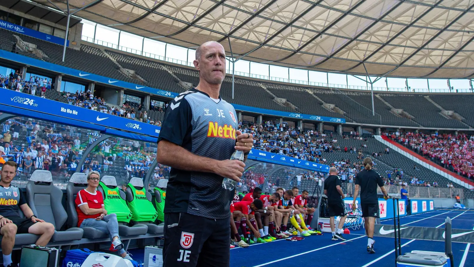 Joe Enochs will die Bilanz von Jahn Regensburg aufbessern. (Bild: Sebastian Räppold/Matthias Koch/dpa)