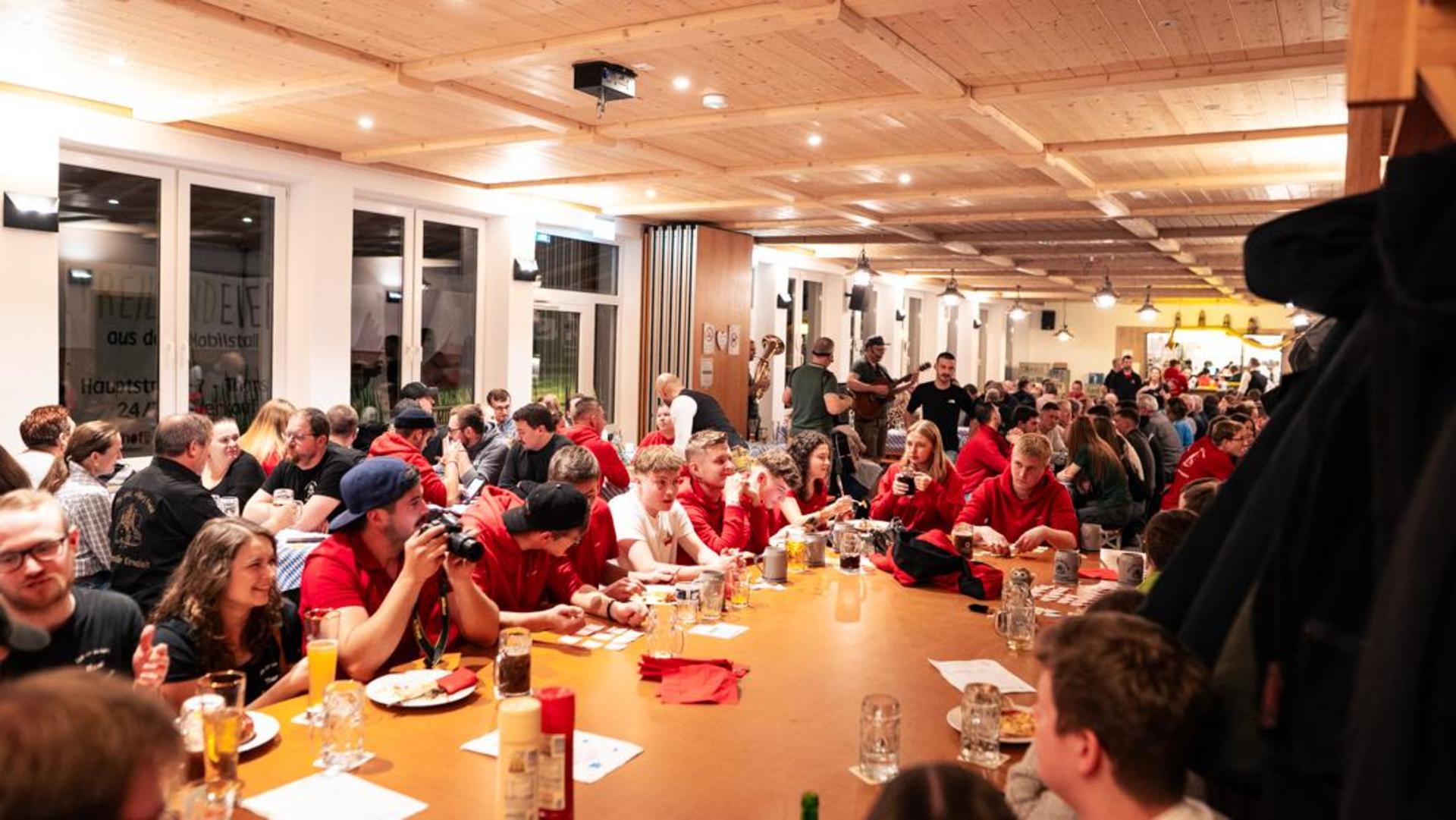 Endspurt bei der Thansüßer Kirwa am Montag.  (Bild: Hannes Stock)