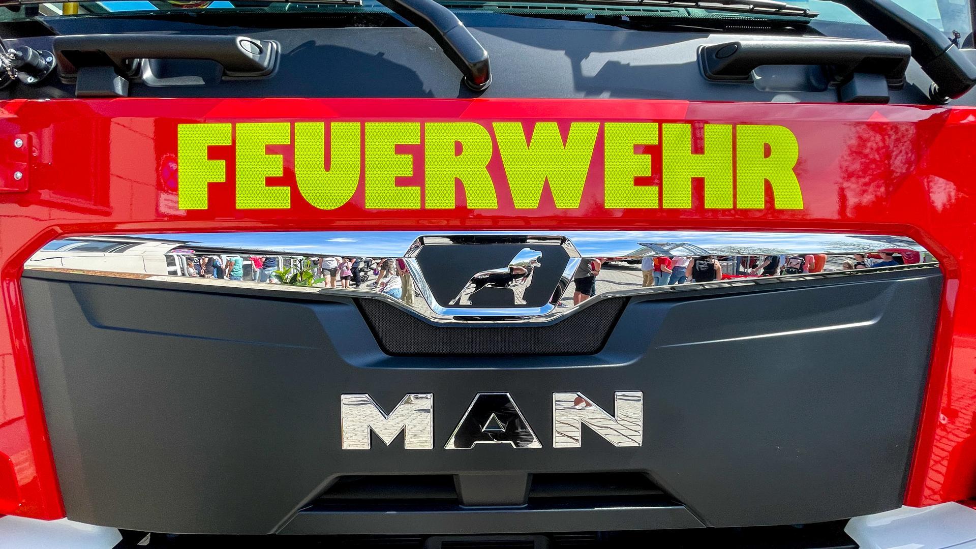 Die Feuerwehren aus Sulzbach und Rosenberg mussten eine brennende Garage löschen, aus der zuvor ein Knall zu vernehmen war. (Symbolbild: Alexander Unger)