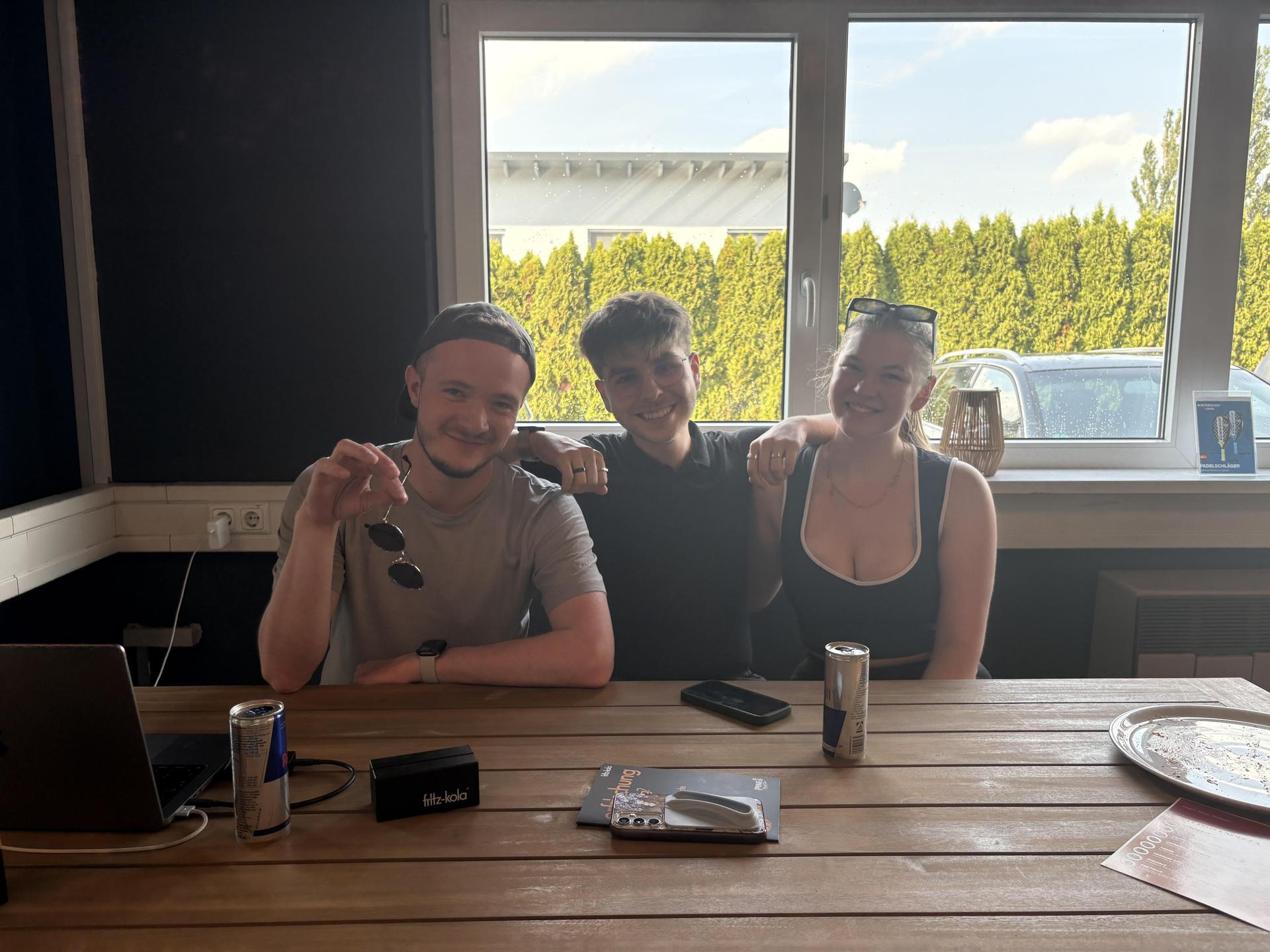 Daydrinking im Pine Padel Club. (Bild: Lukas Büchold)