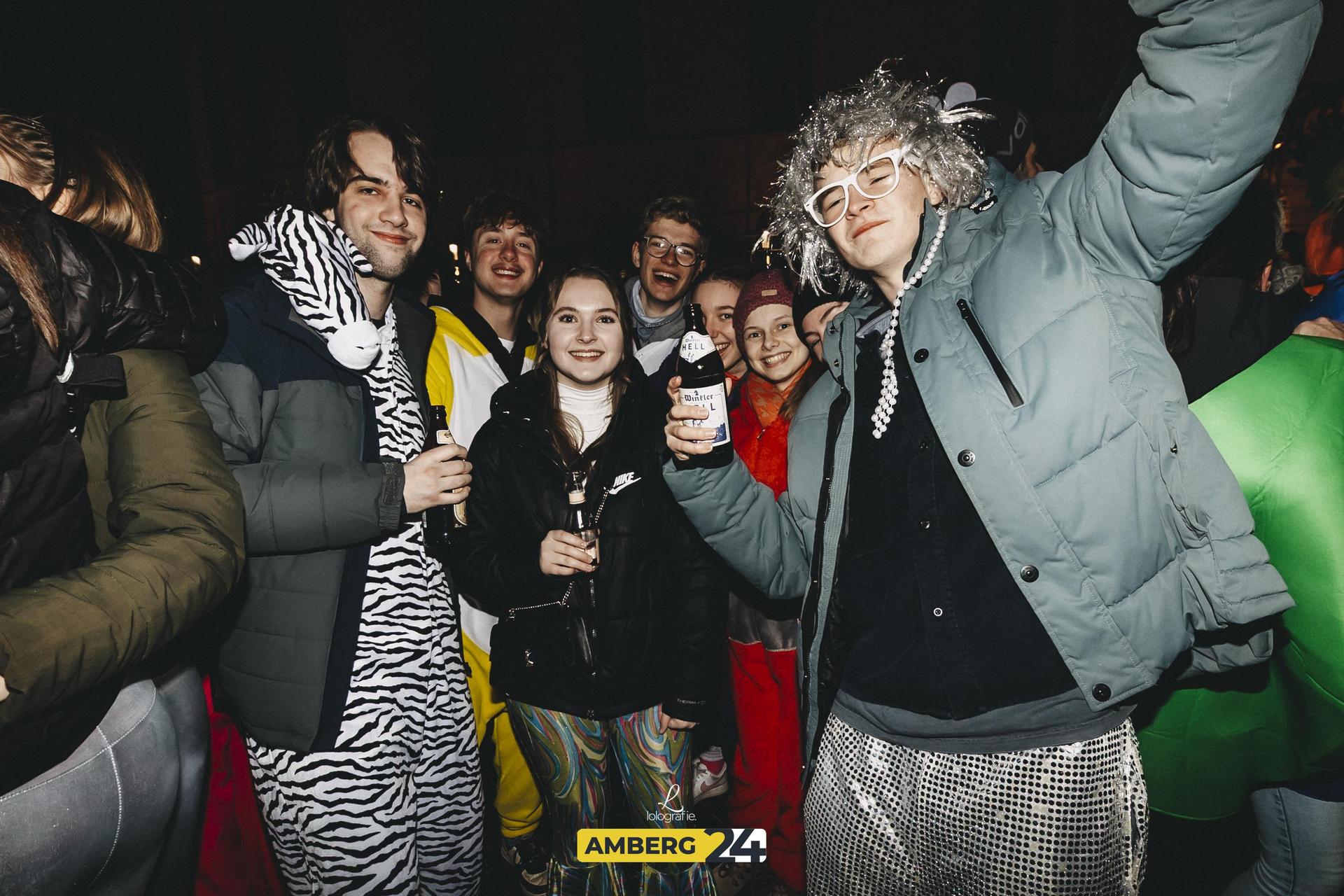 Amberger Hexennacht: Das war 2025 am Marktplatz los. Wir wünschen euch viel Spaß mit den Fotos.  (Bild: Leonie Hartung)