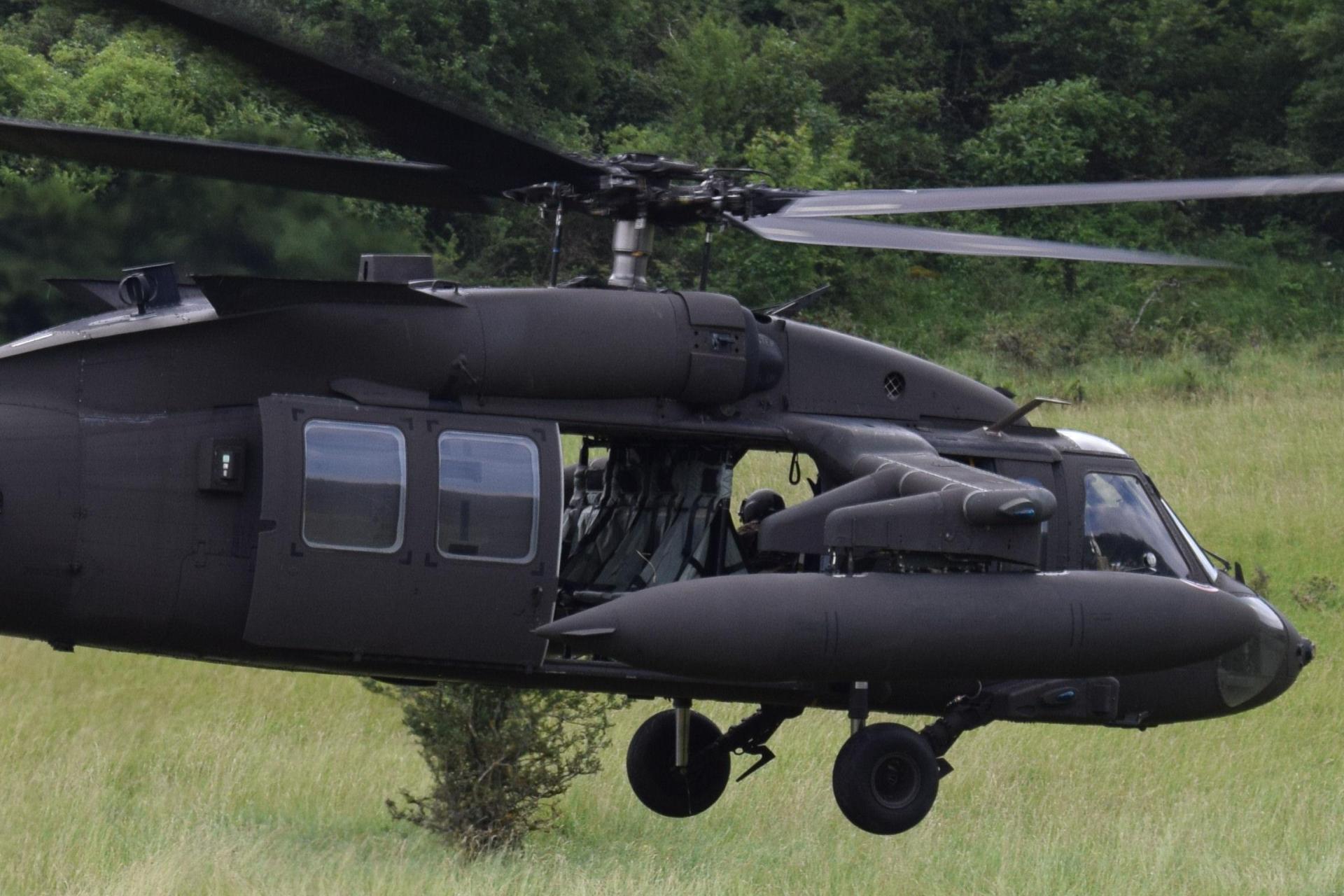Ein Black Hawk der US Army bei einer Übung in Hohenfels. Die Pilotin eines amerikanischen Hubschraubers ist am Dienstag über Amberg mit einem Laserpointer verfolgt worden.  (Symbolbild: bö)