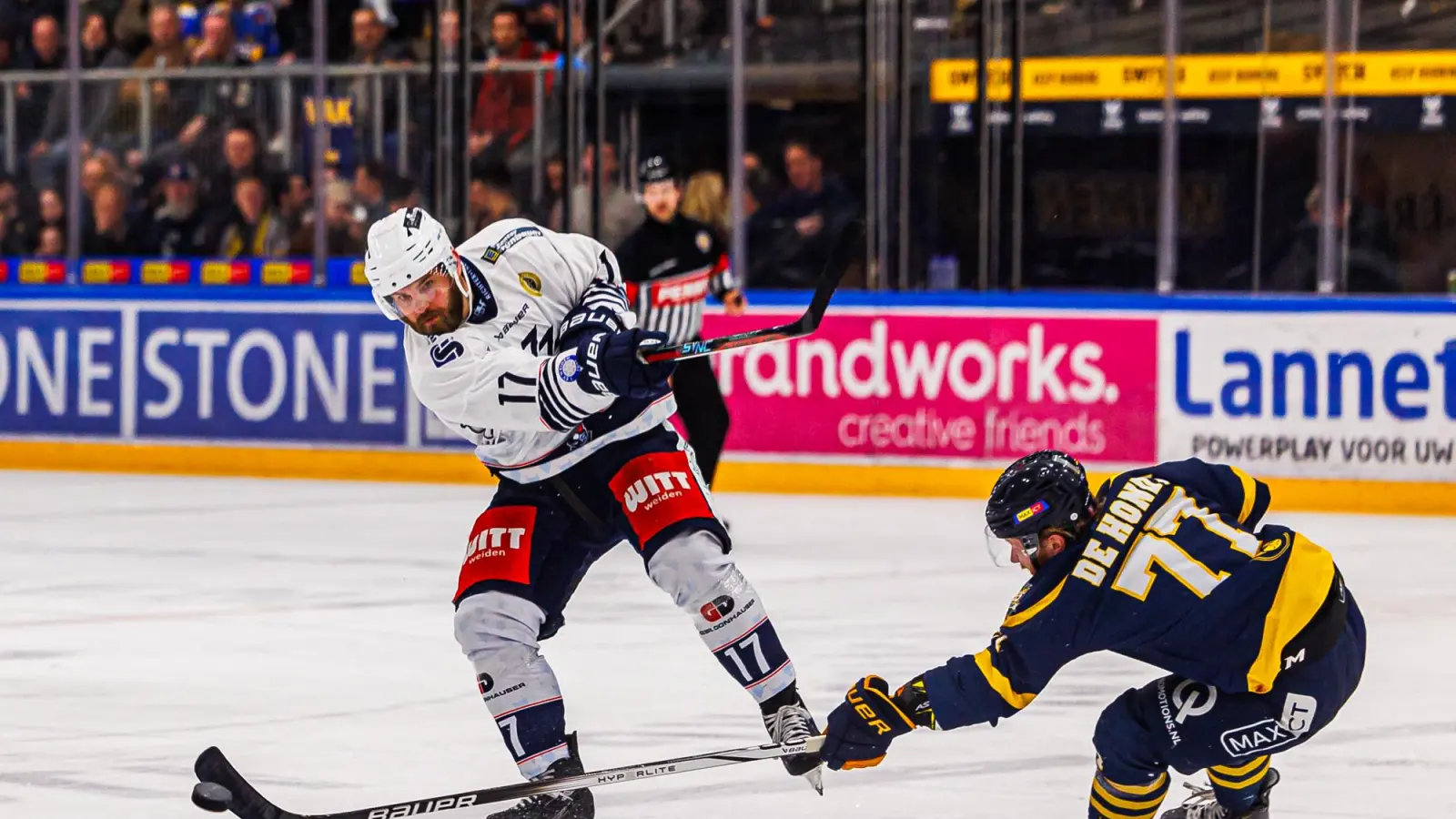 Ex-Blue-Devils Markus „Beppi” Eberhardt (links) wechselt von den Hannover Scorpions zu den Erding Gladiators. (Archivbild: Werner Moller)