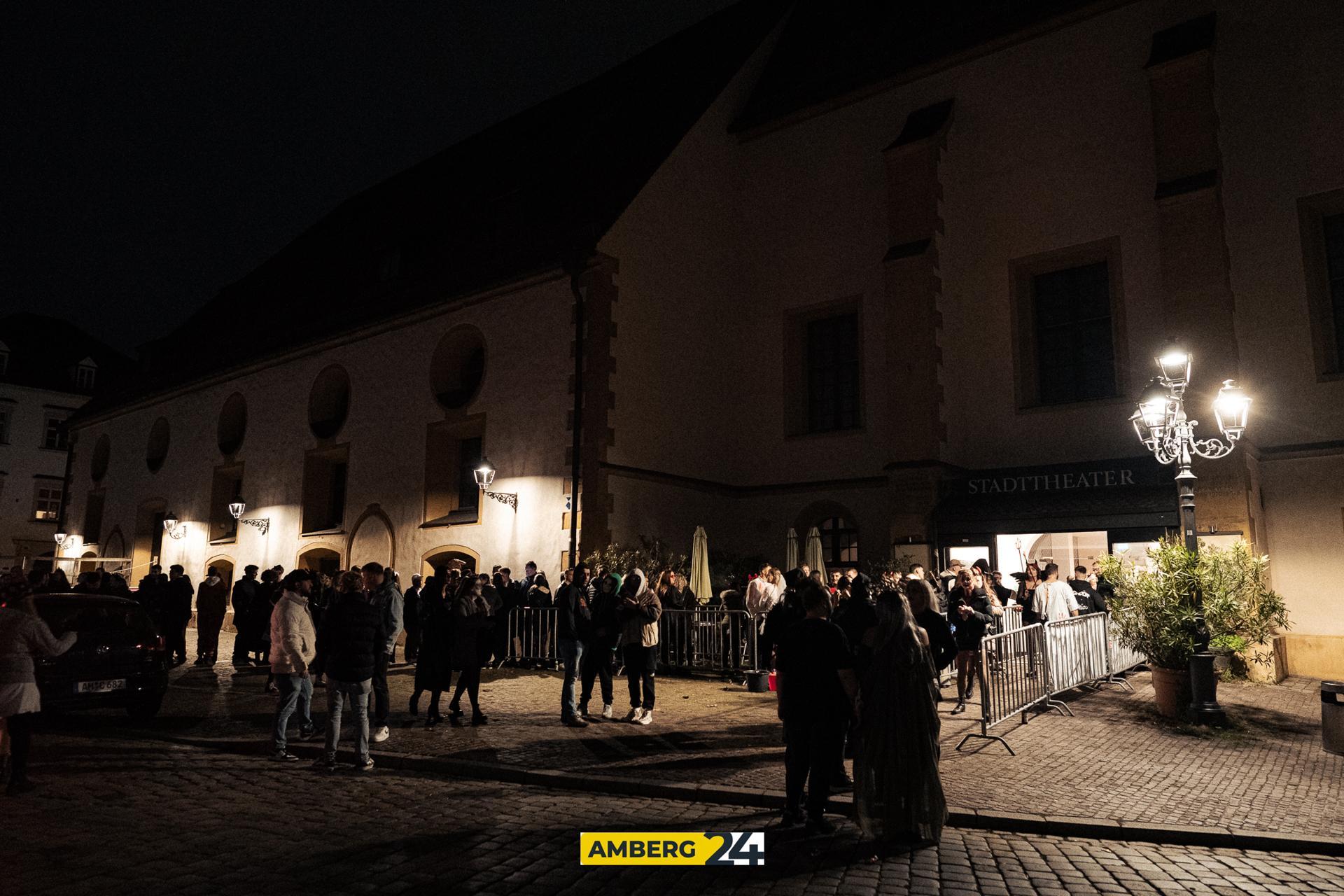 Das Casino hatte an Halloween geöffnet und ließ das Amberger Gruselkabinett feiern. (Bild: Justus Gregor)