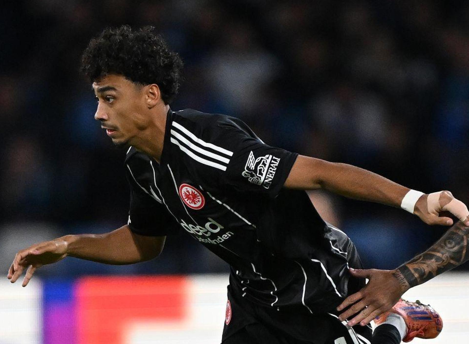 Nathaniel Brown (links) am Dienstagabend beim Champions-League-Spiel beim SSC Neapel. (Bild: Arne Dedert/dpa)