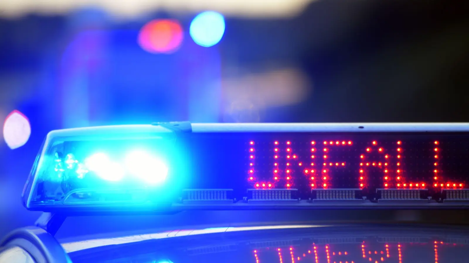 Der Radfahrer kam schwer verletzt in ein Krankenhaus. (Symbolbild) (Bild: Stefan Puchner/dpa)