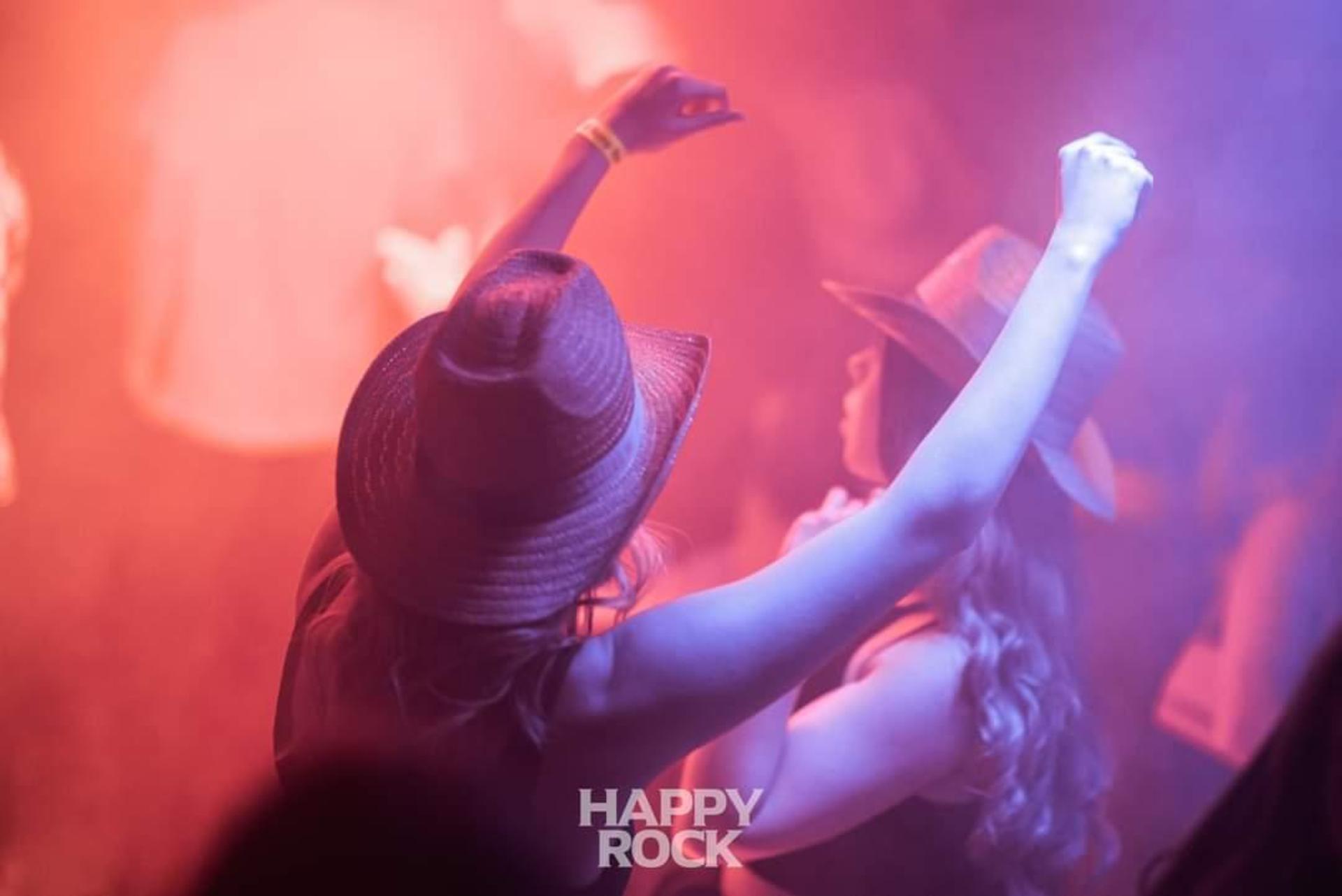 Kinkerlitzchen im Happy Rock. Feiern ab 16 bis die Wolken wieder lila sind dank Muttizettel! (Bild: Martin Sponsel)