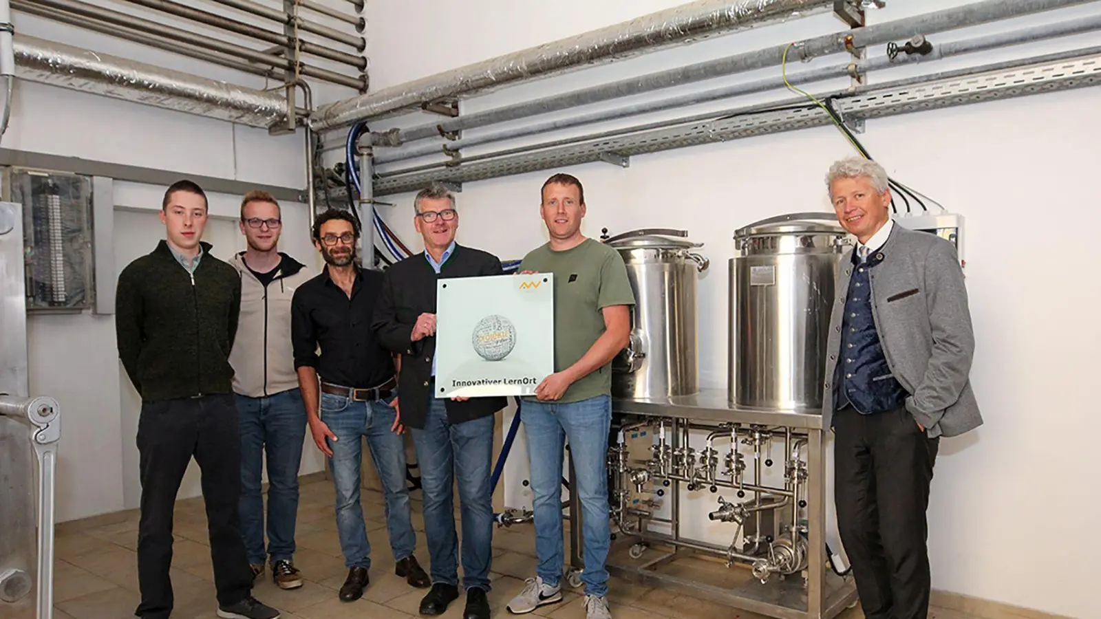 Die Brauerei Bruckmüller wird neuer Innovativer Lernort der OTH Amberg-Weiden und startet gemeinsames Brauprojekt mit den Studierenden zu Bioverfahrenstechnik. (Bild: Wiesel/OTH Amberg-Weiden/exb)
