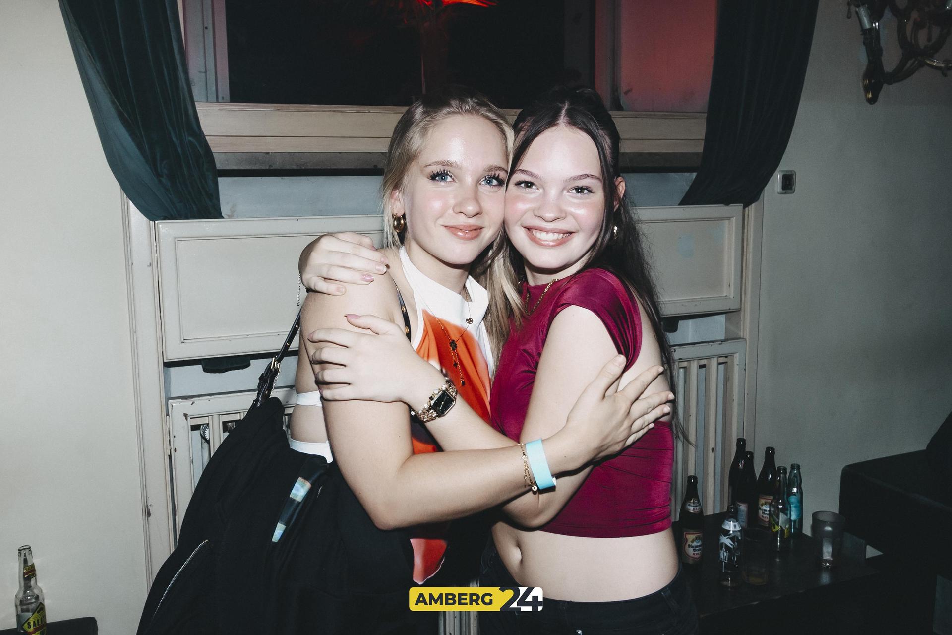 Die Bilder von der School is Over-Party im Casino (Bild: Lolografie)