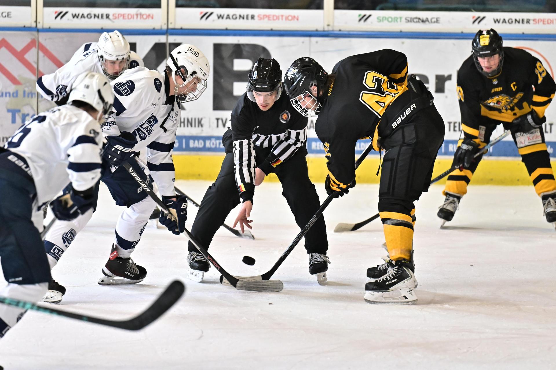 Eishockey Landesliga-Meisterschaft der U17 mit ERSC Amberg.  (Bild: Hubert Ziegler)