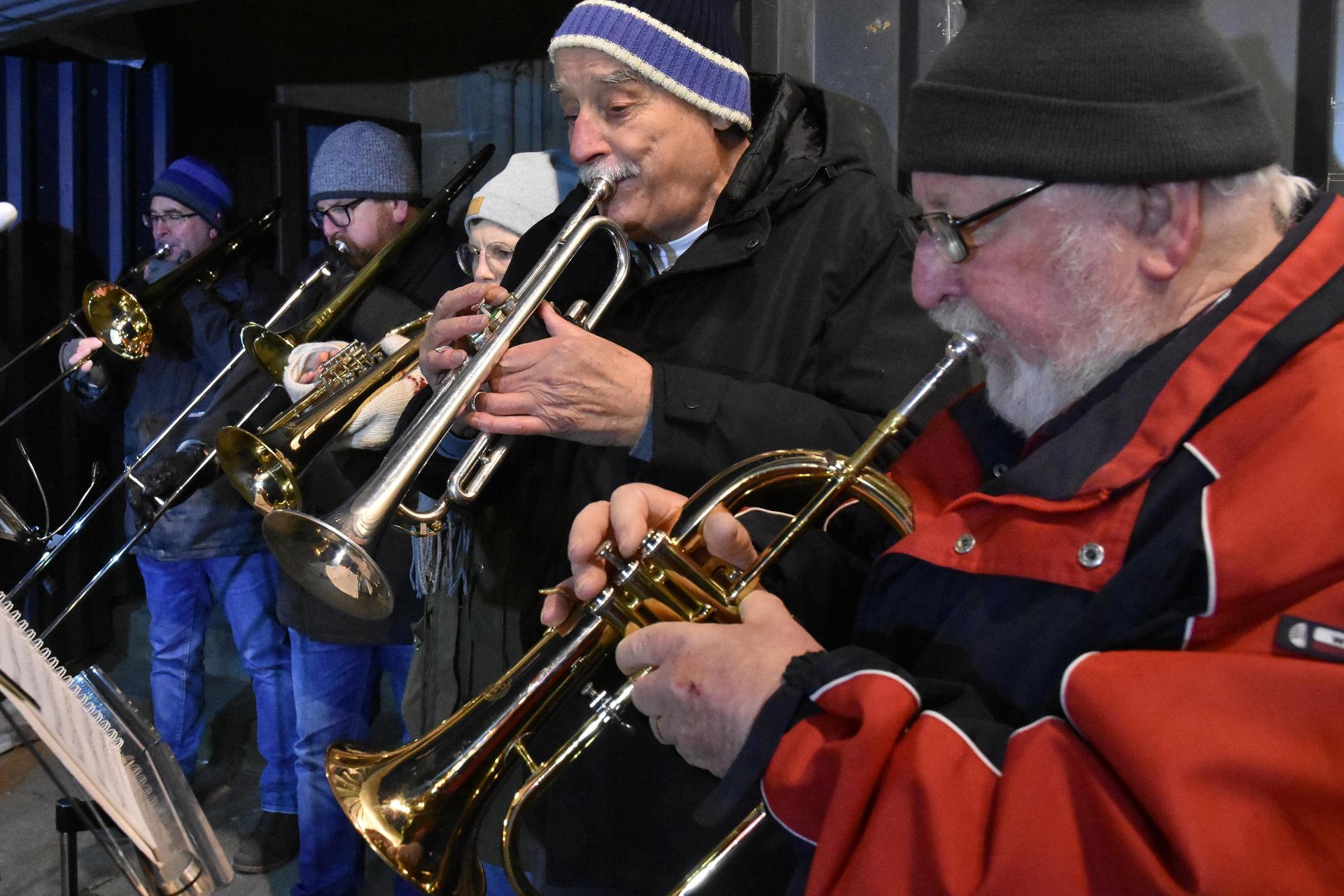 Der Amberger Posaunenchor spielte ebenfalls bei der Eröffnung des Weihnachtsmarkts. (Bild: Stephan Huber)