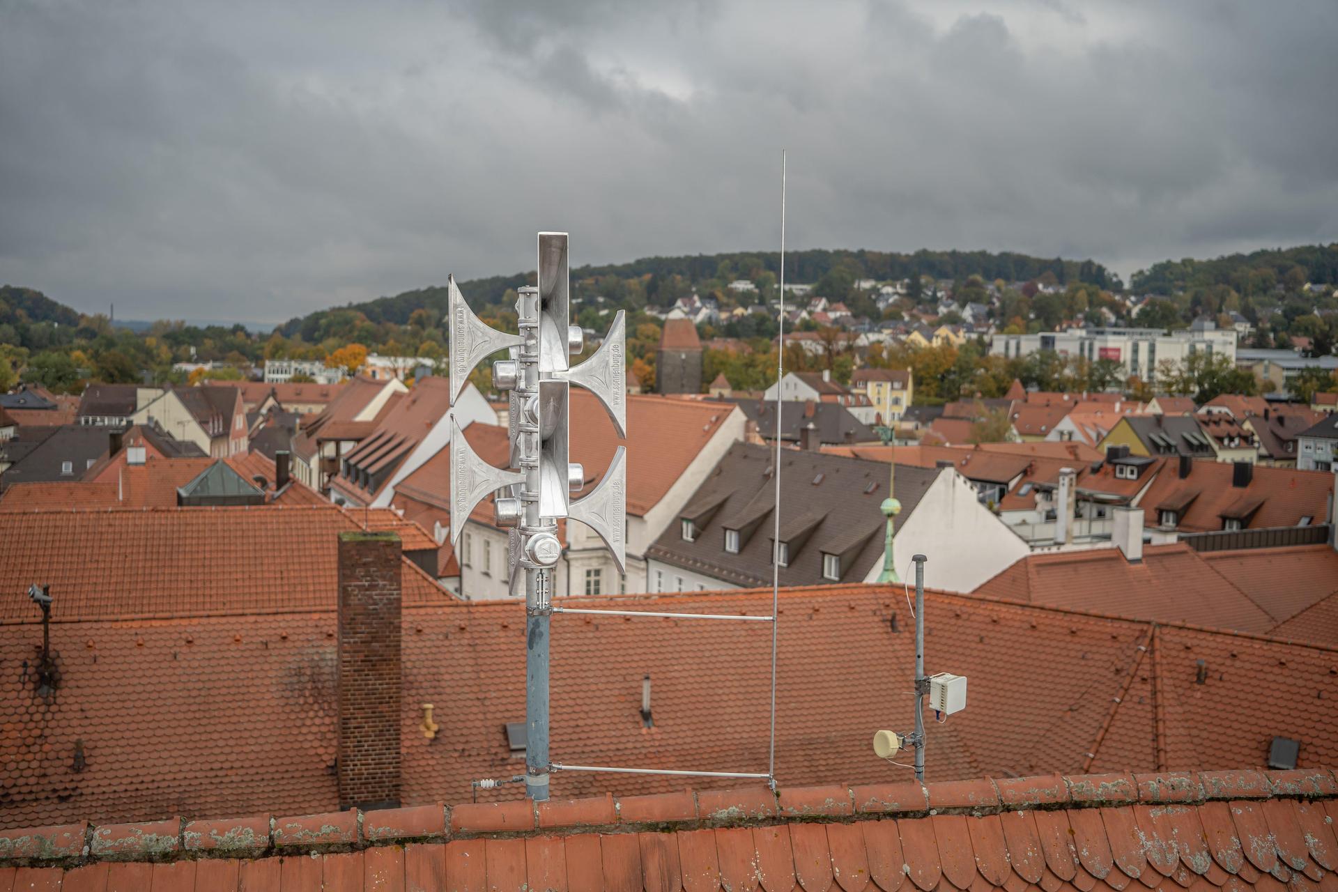 Am Donnerstag wird es laut. Beim Bayernweiten Probealarm werden die Sirenen in <br>der Stadt Amberg getestet.  (Bild:  Michael Golinski, Stadt Amberg )