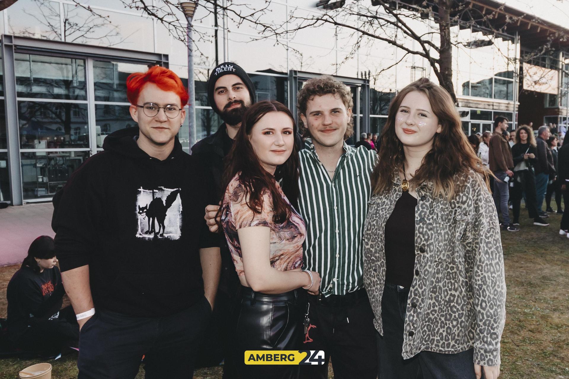 Das erste Mal fand in Amberg das Kirschblütenfestival statt. Der Campus der Amberger OTH verwandelte sich in ein pinkes Paradies. Lolo war für euch vor Ort.  (Bild: Lolografie)