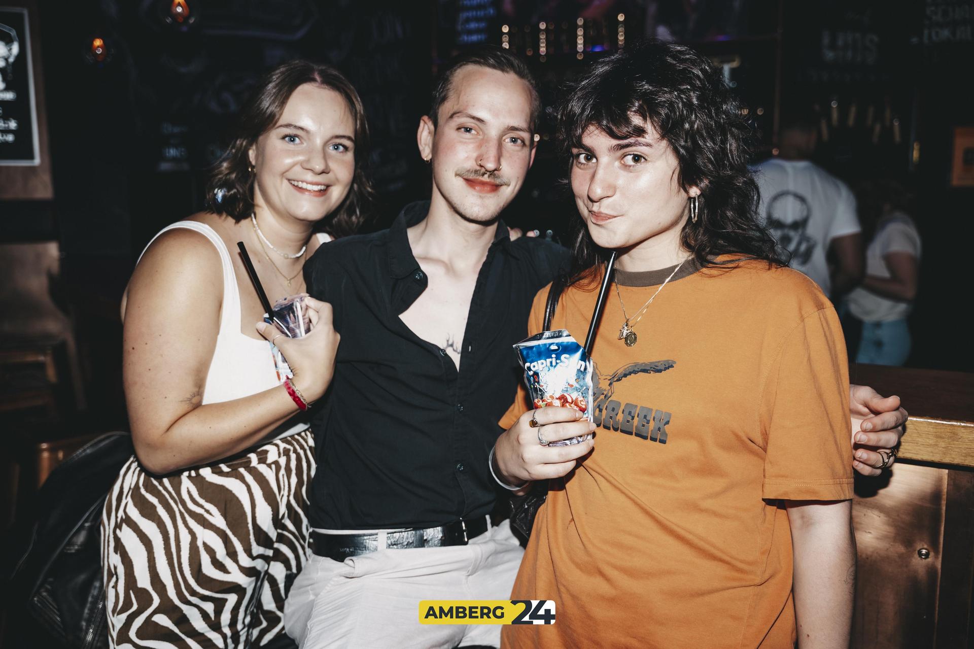 Im Wilden Westen, äh im UNS in Amberg, ging es am Vor-Feiertags-Abend echt ab. Fotografin Lolo war für euch unterwegs. (Bild: Lolografie)
