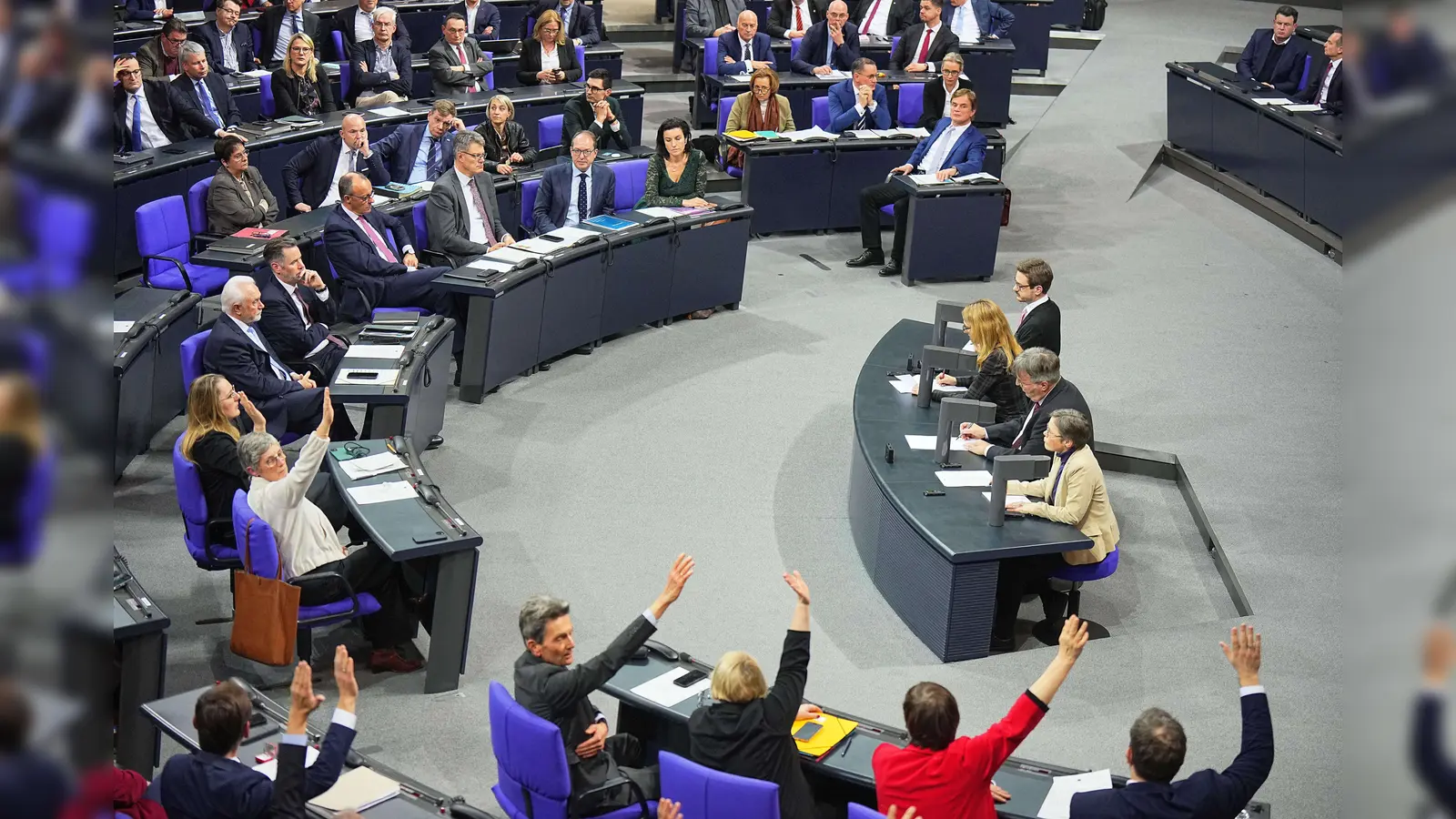 Vor der Abstimmung ging es zum die Zulassung auf die Tagesordnung. In der Abstimmung scheiterte das Gesetz der CDU/CSU. (Symbolbild: Michael Kappeler)