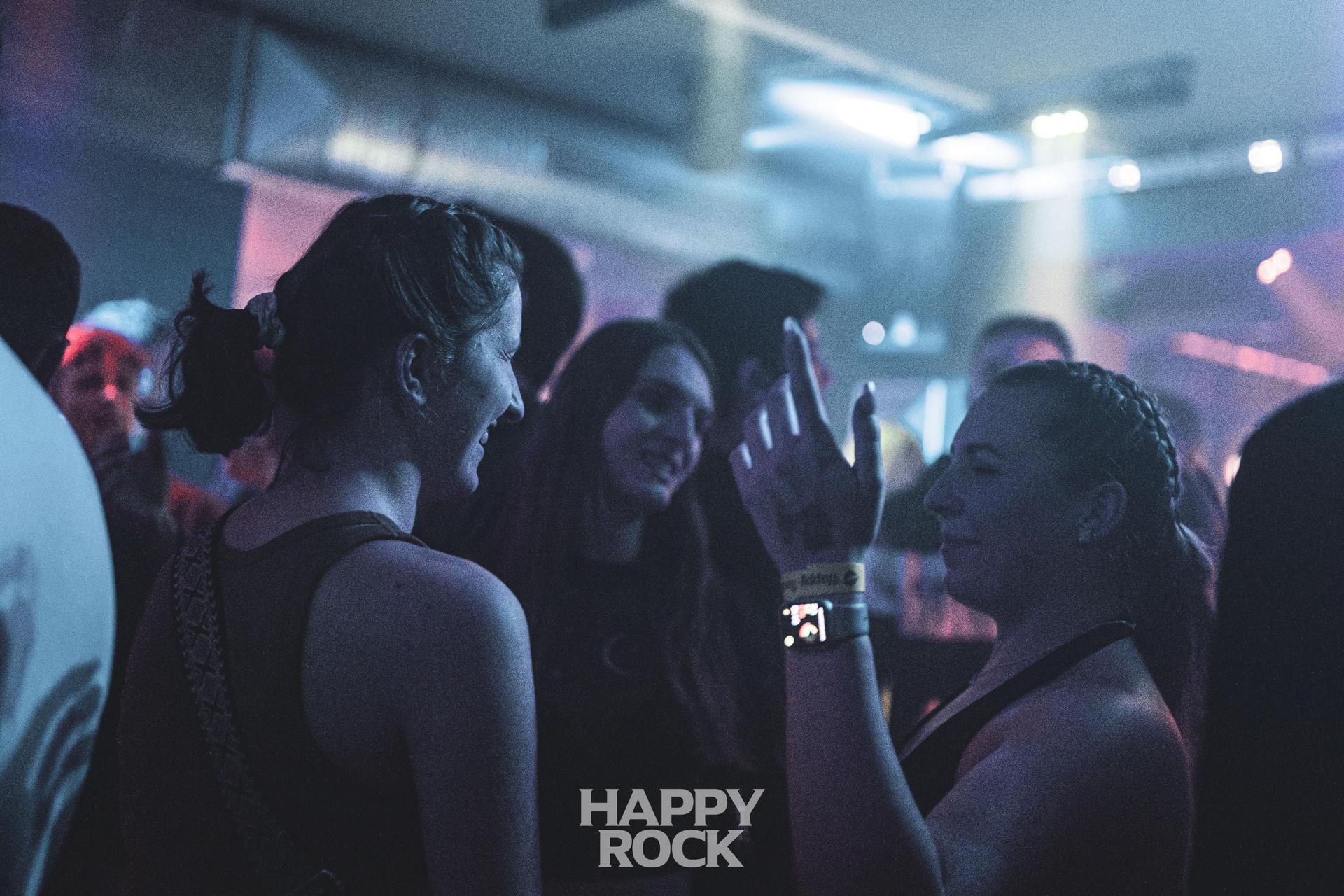 Feiern am 23. Dezember. Das Happy Rock glüht für Weihnachten vor. (Bild: Martin Sponsel)