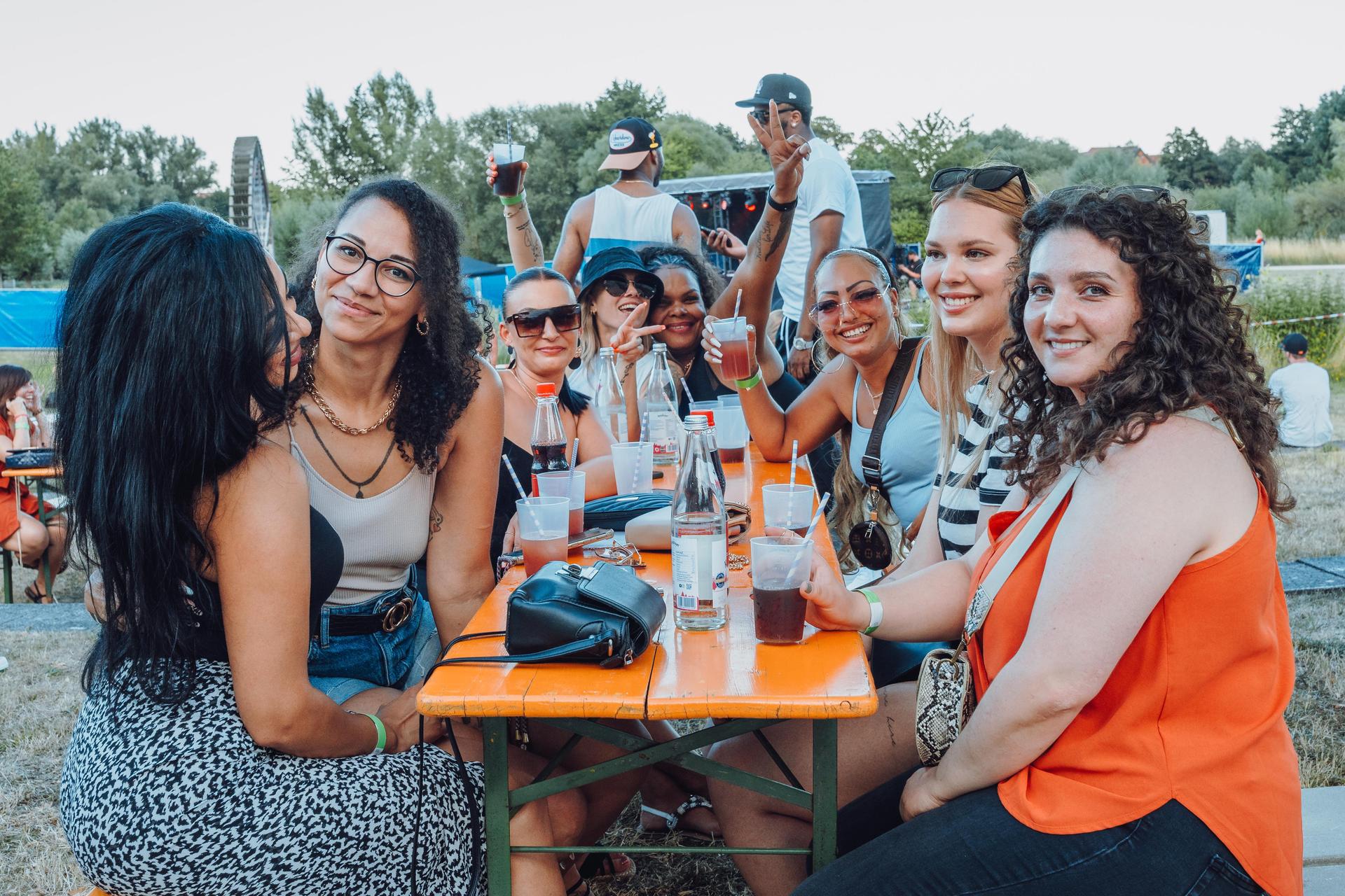 Shisha, Drinks und guter Hip-Hop. So war&#39;s am Hip-Hop BBQ in Amberg.  (Bild: Denise Helmschrott)