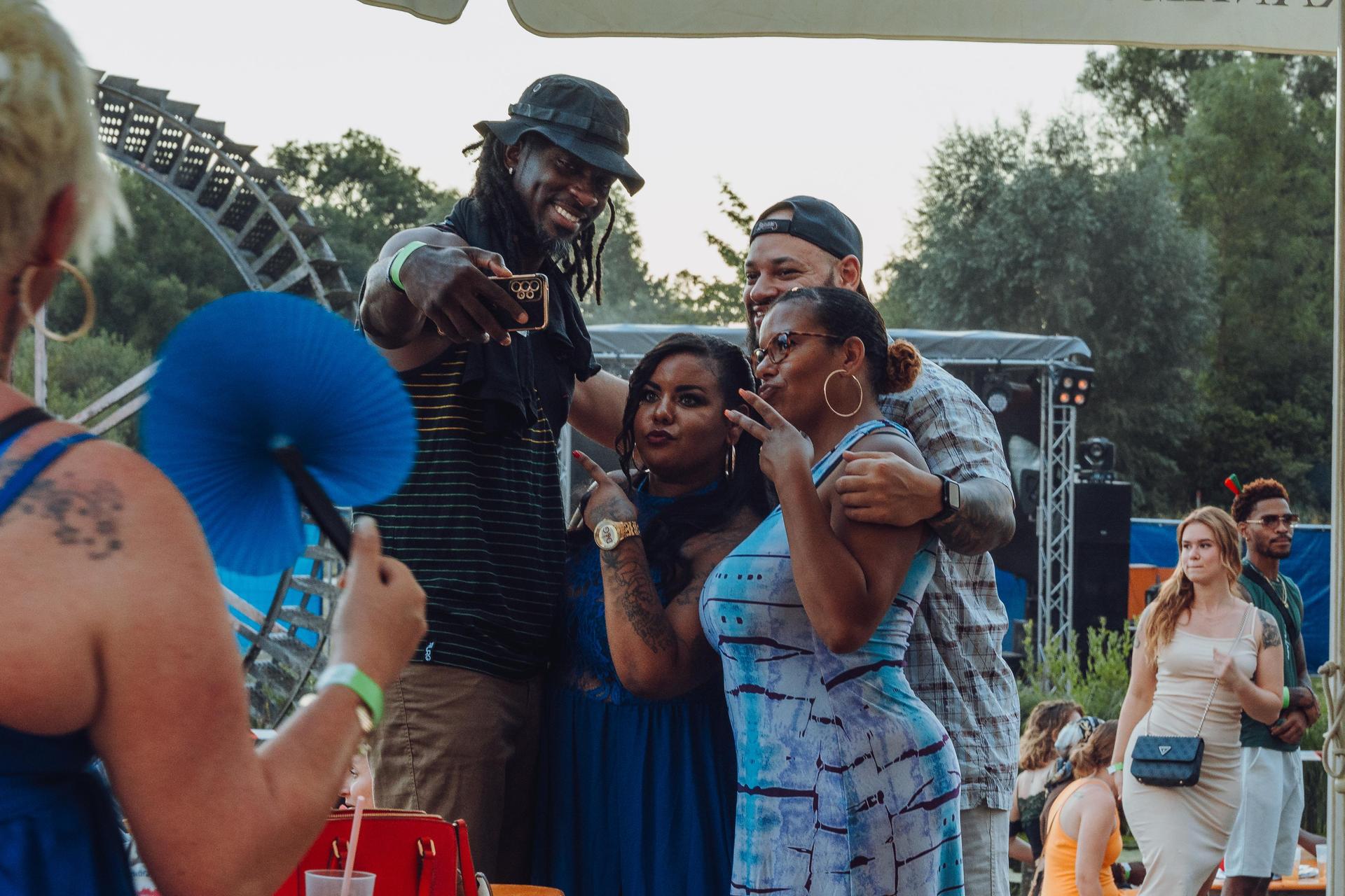 Shisha, Drinks und guter Hip-Hop. So war&#39;s am Hip-Hop BBQ in Amberg.  (Bild: Denise Helmschrott)