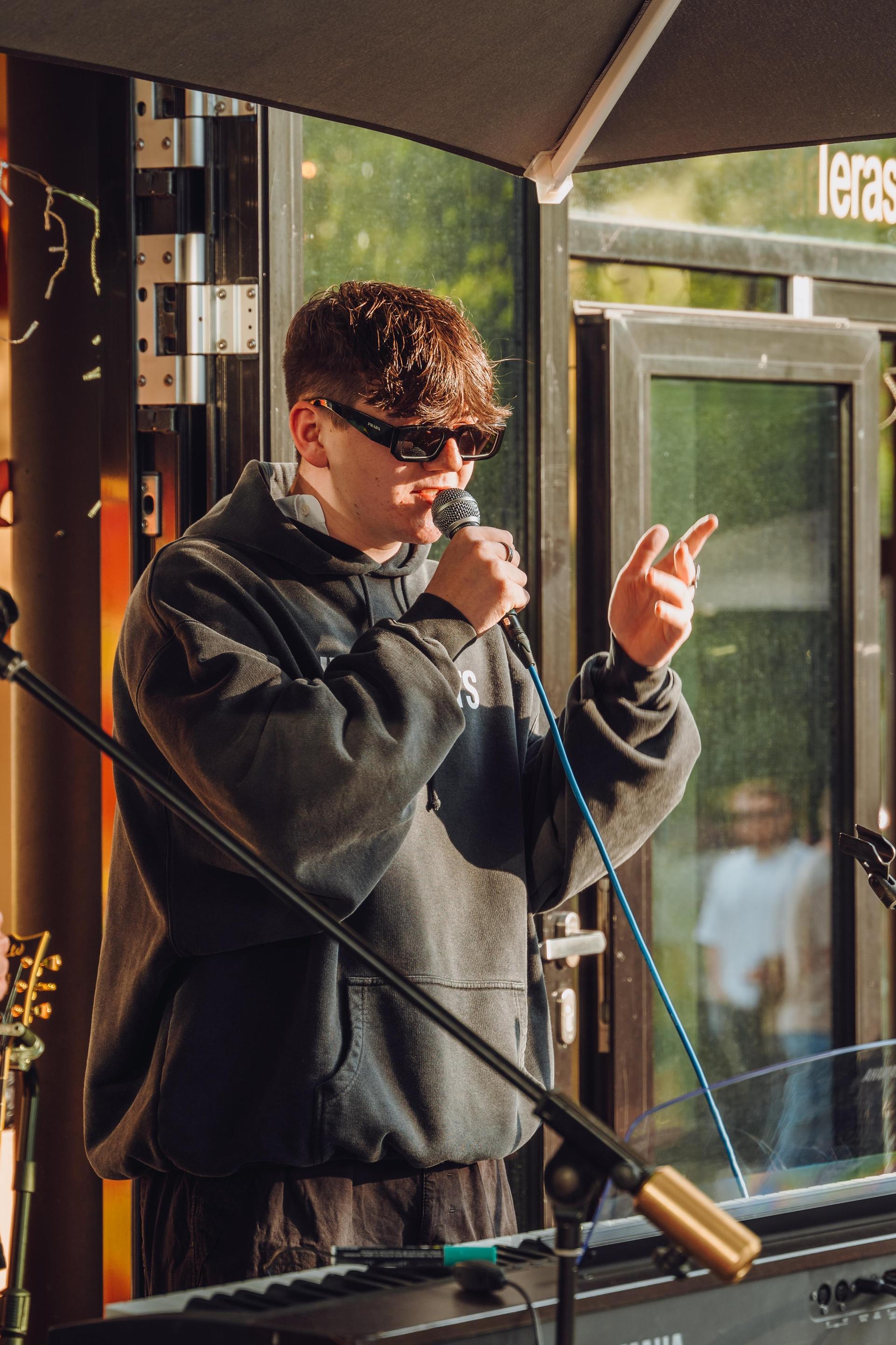 Beim Open Mic im Beanery zeigten Künstler*innen, was sie drauf haben. (Bild: Denise Helmschrott)
