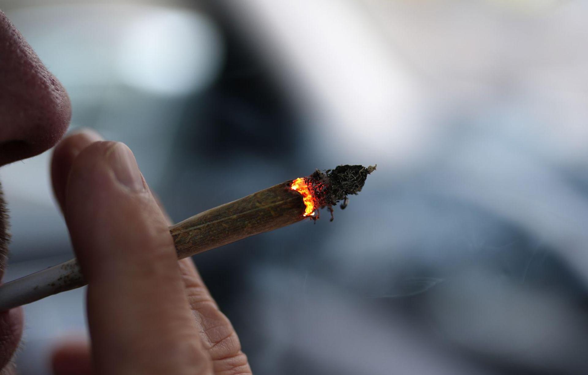 In Hirschau geraten zwei Autofahrer unter Drogeneinfluss in eine Polizeikontrolle. (Symbolbild: Marcus Brandt/dpa)