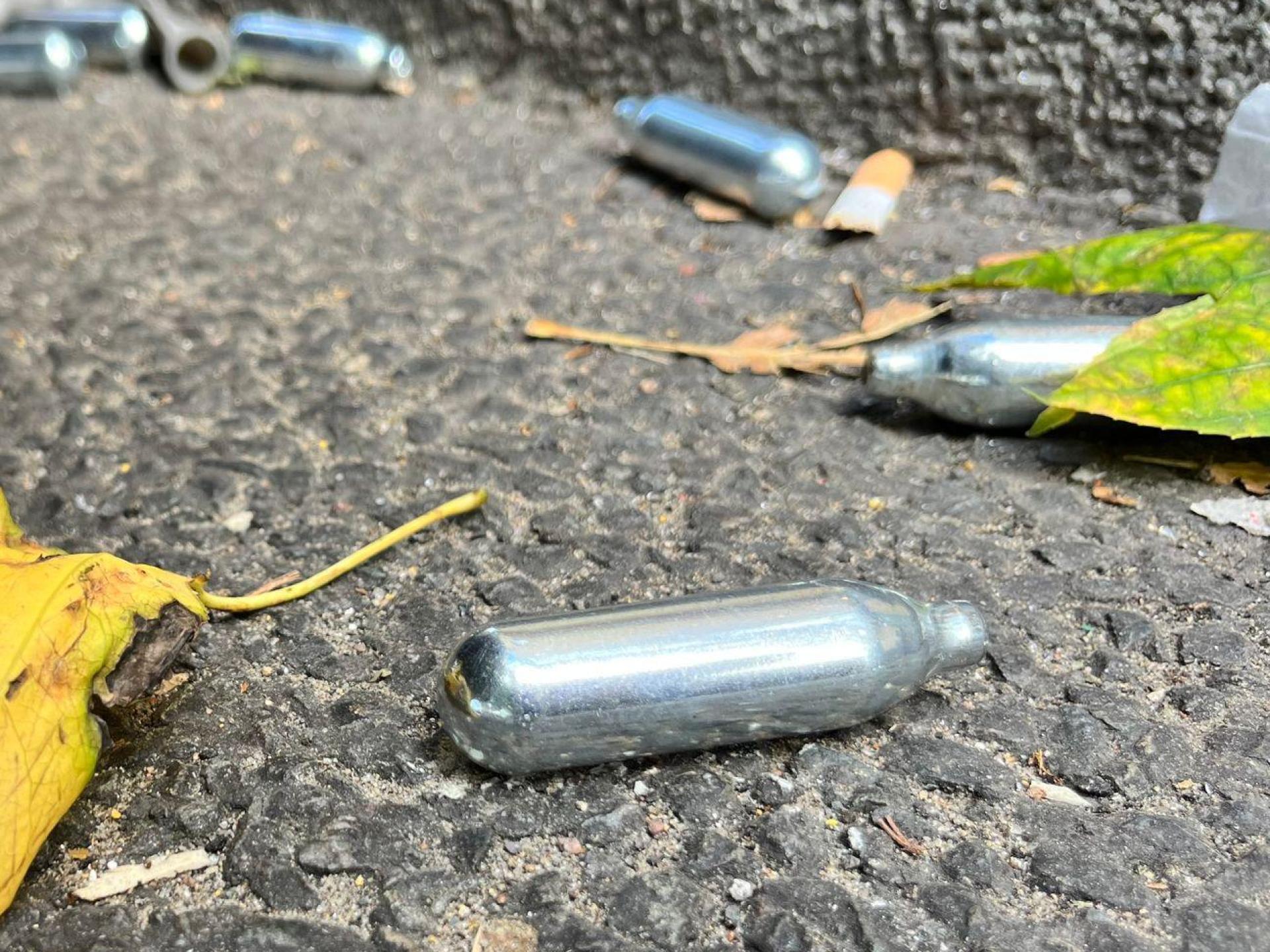 Lachgas ist eine beliebte Partydroge - mit laut Experten gefährlichen Folgen für die Gesundheit. (Symbolbild: Julia Kilian/dpa)