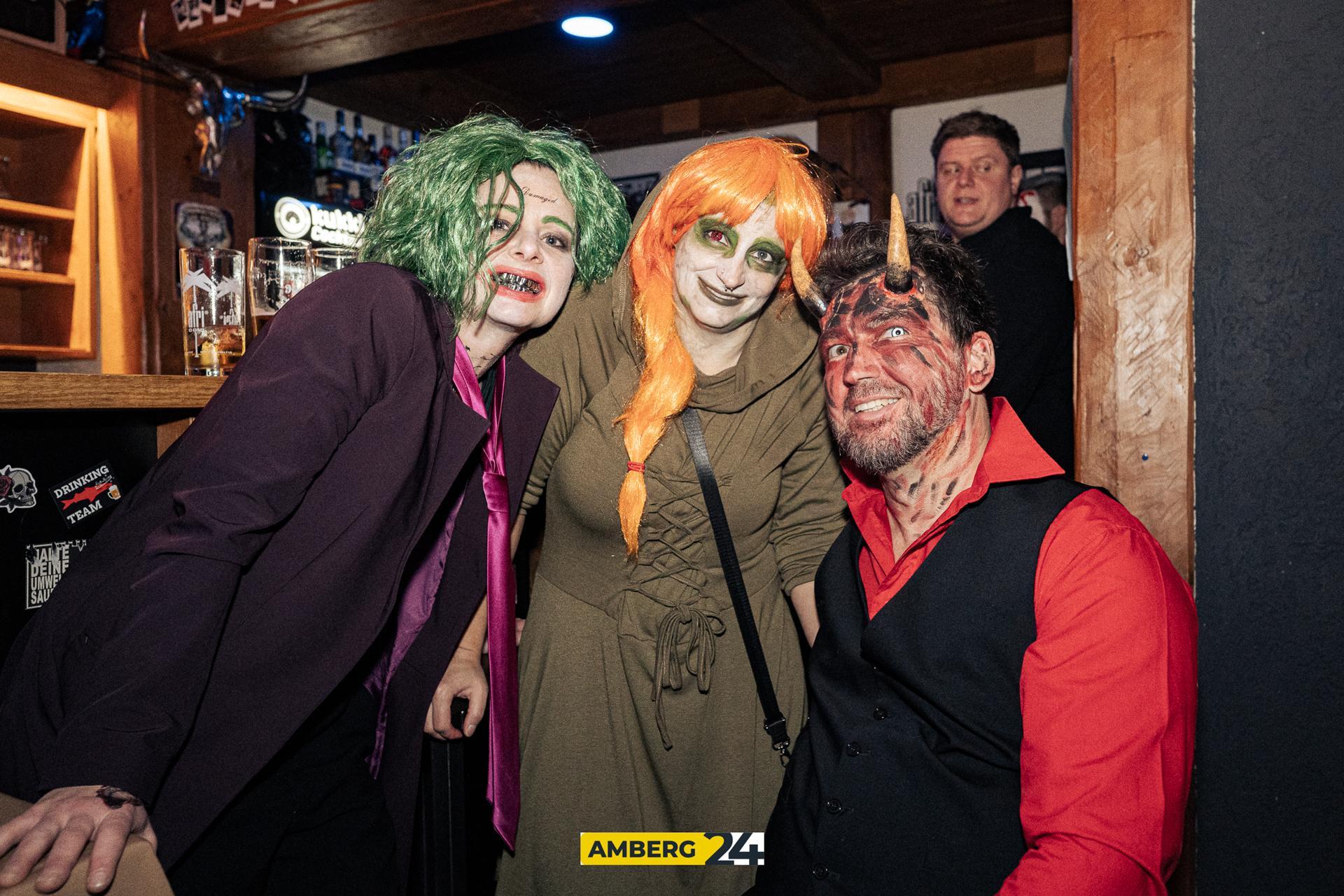Sweets, Drinks und Metal. Im Void gab's zu Halloween unter anderem einen Kostümwettbewerb. (Bild: Justus Gregor)