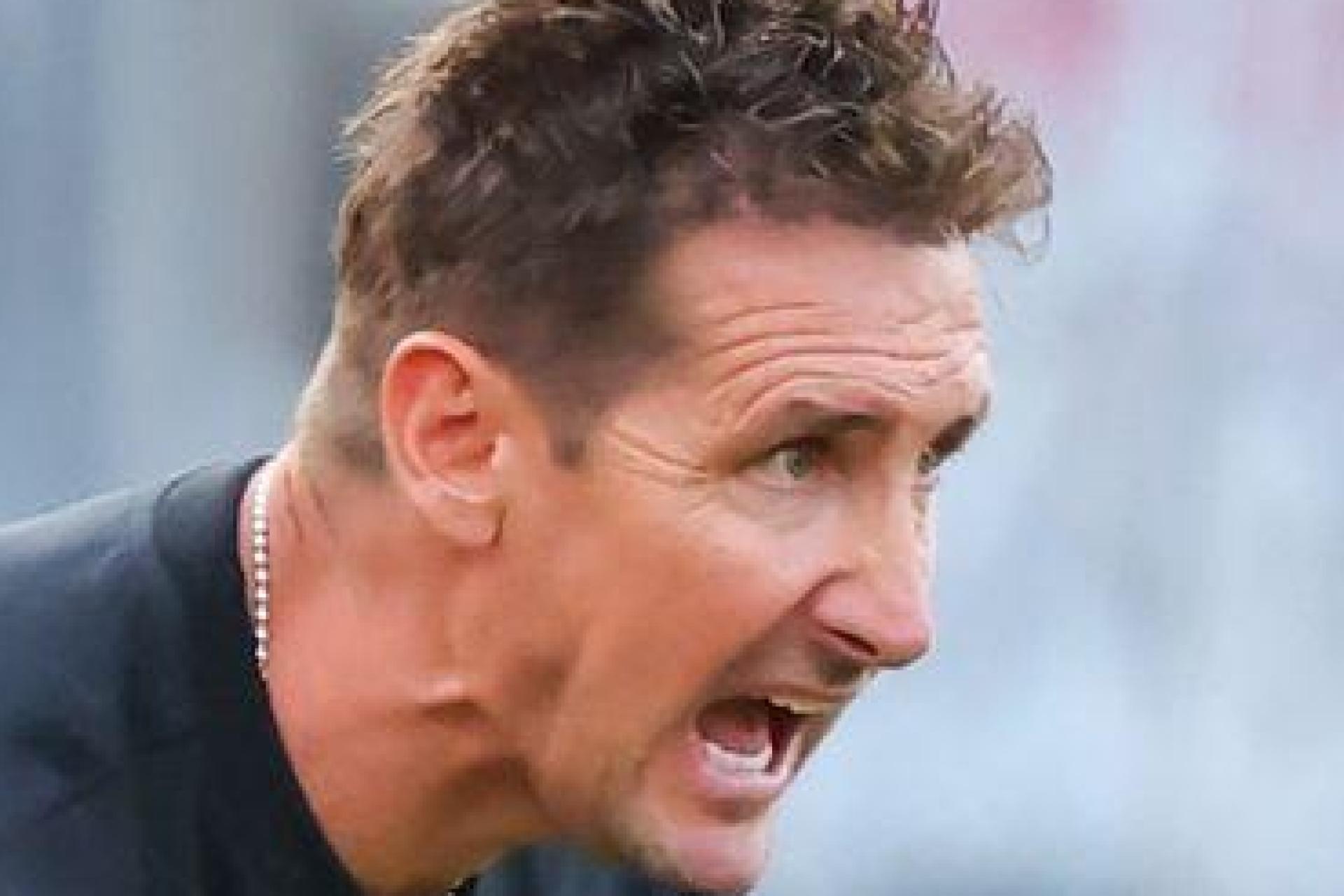Nürnberg-Trainer Miroslav Klose kämpft um Punkte in der Liga und auch um seinen Job. (Archivfoto) (Bild: Daniel Karmann/dpa)