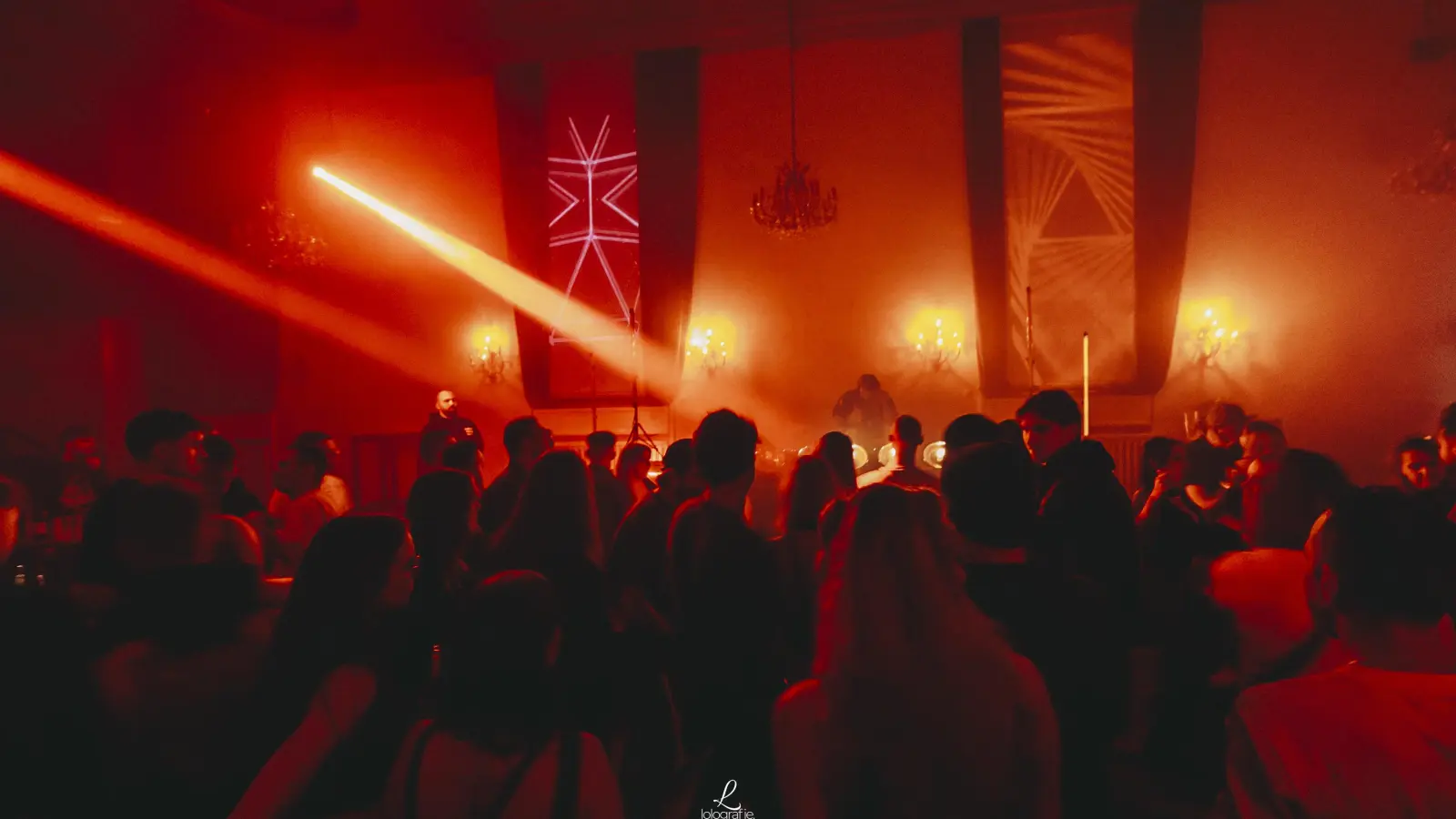 Hoch die Hände, Wochenende – und auch dieses Wochenende wird euch in Amberg und in Sulzbach-Rosenberg wieder einiges geboten. (Archivbild: Lolografie)