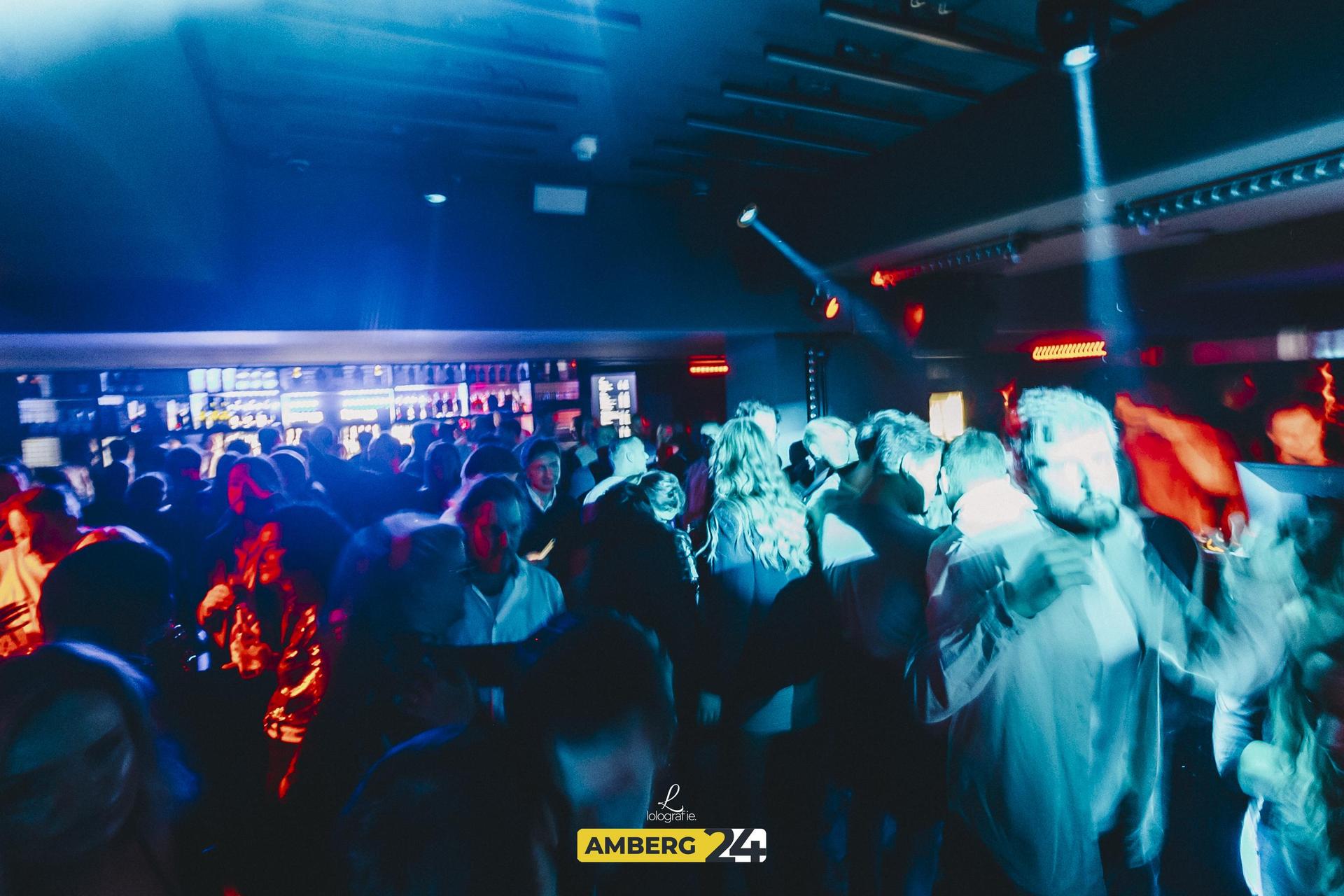 Die Party in der neuen Eventlocation „The Cave”. (Bild: Lolografie)