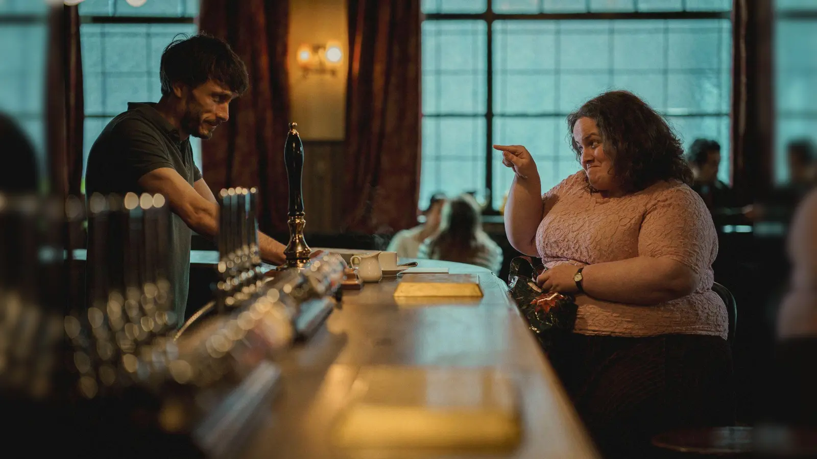 Richard Gadd und Jessica Gunning in der Serie „Rentierbaby“ von Netflix. (Bild: Ed Miller/Netflix/dpa)