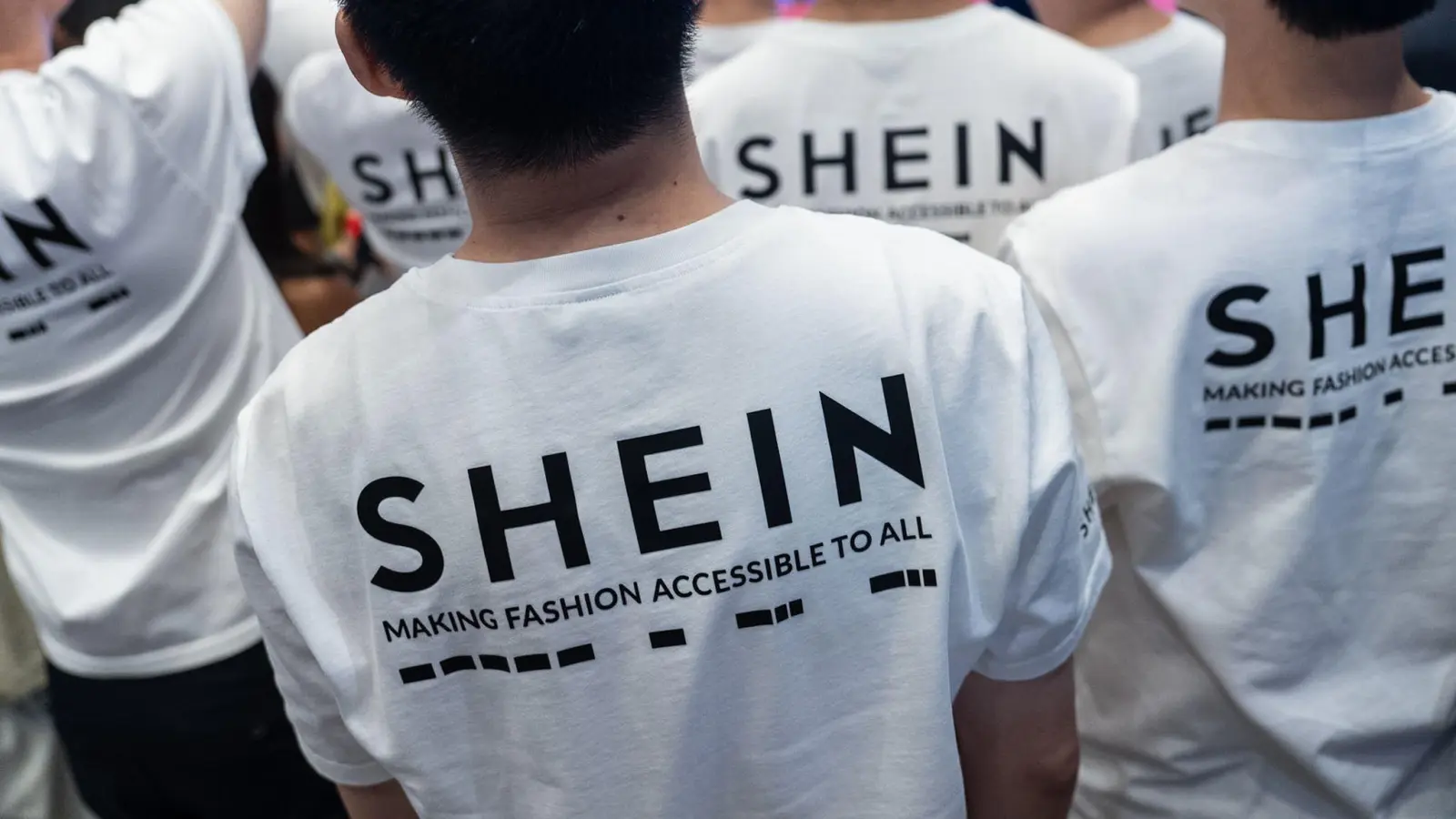 Shein hatte am 1. September sein lange erwartetes Börsendebüt vollzogen. (Archivbild)  (Bild: Chan Long Hei/AP/dpa)